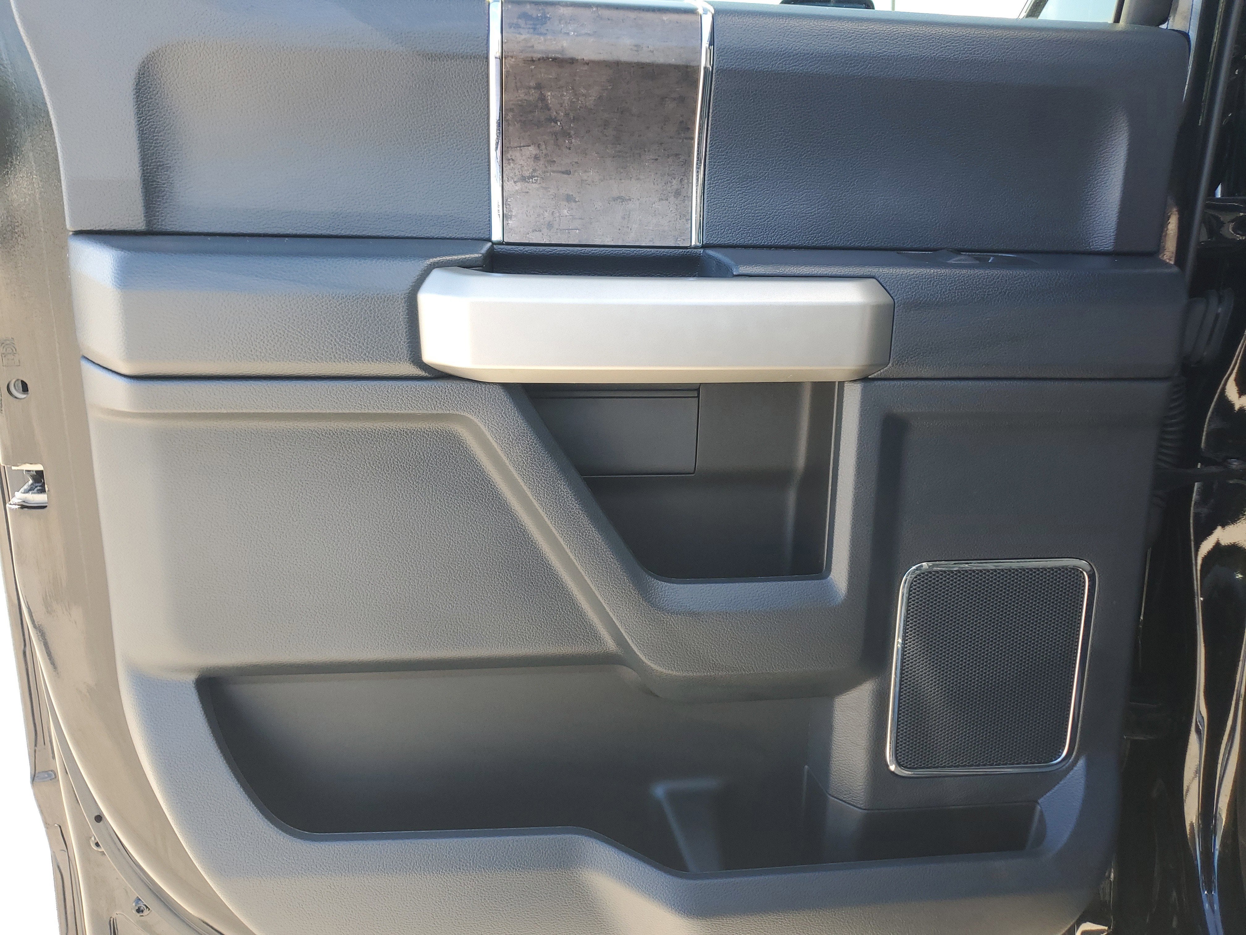 2022 Ford Super Duty F-350 SRW LARIAT 4WD Diesel