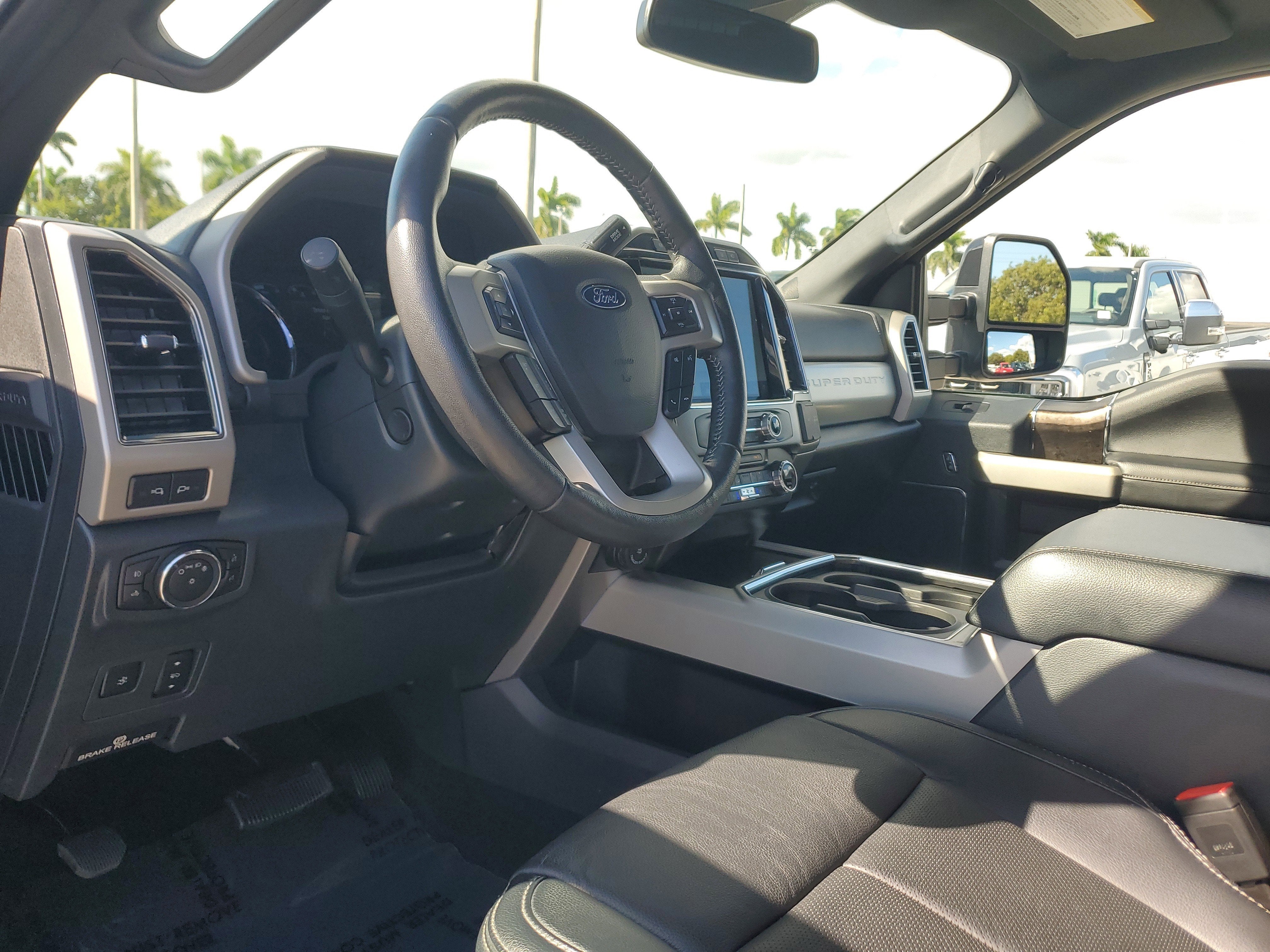 2022 Ford Super Duty F-350 SRW LARIAT 4WD Diesel