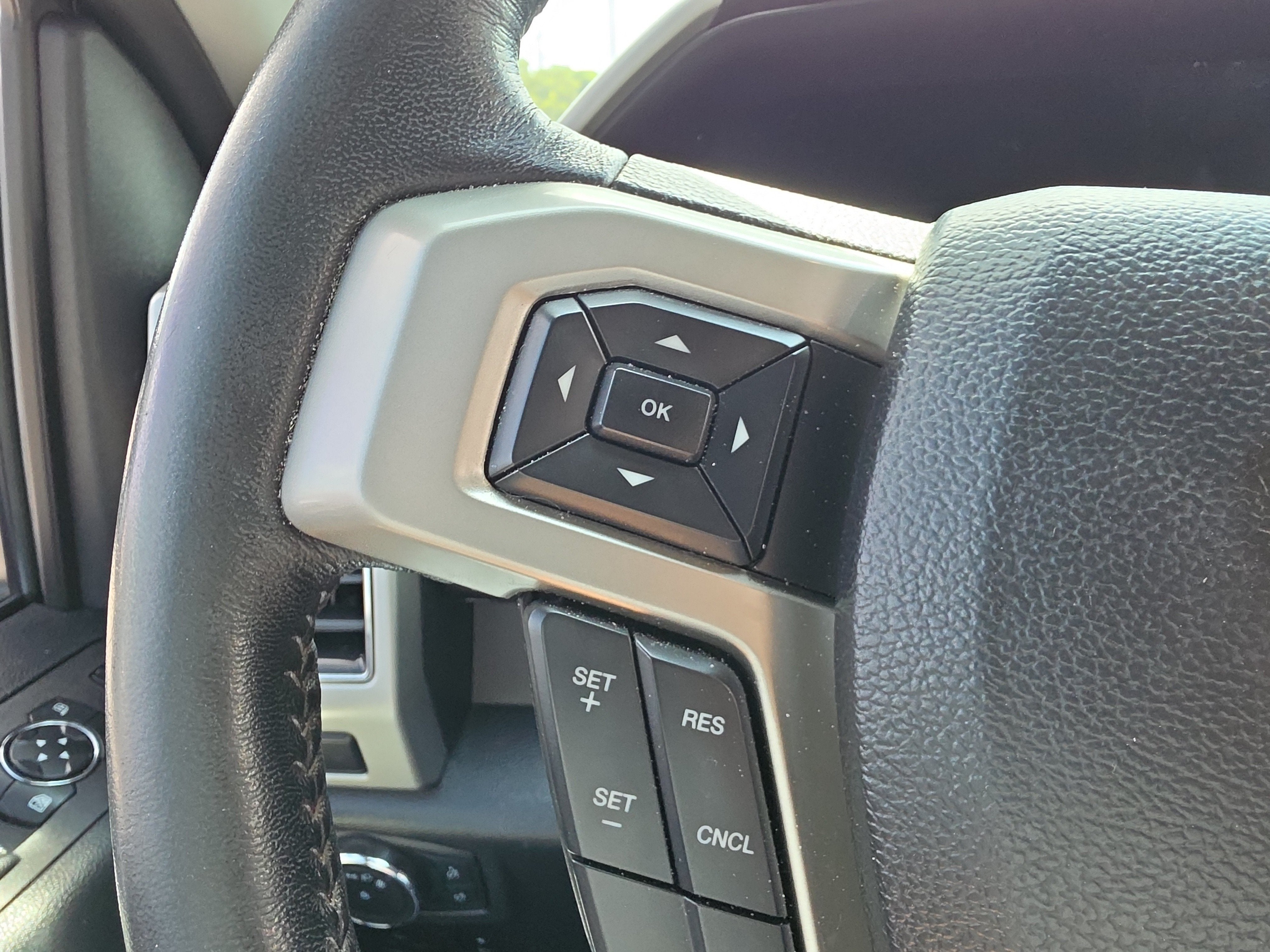 2020 Ford Super Duty F-350 DRW LARIAT 4WD Diesel