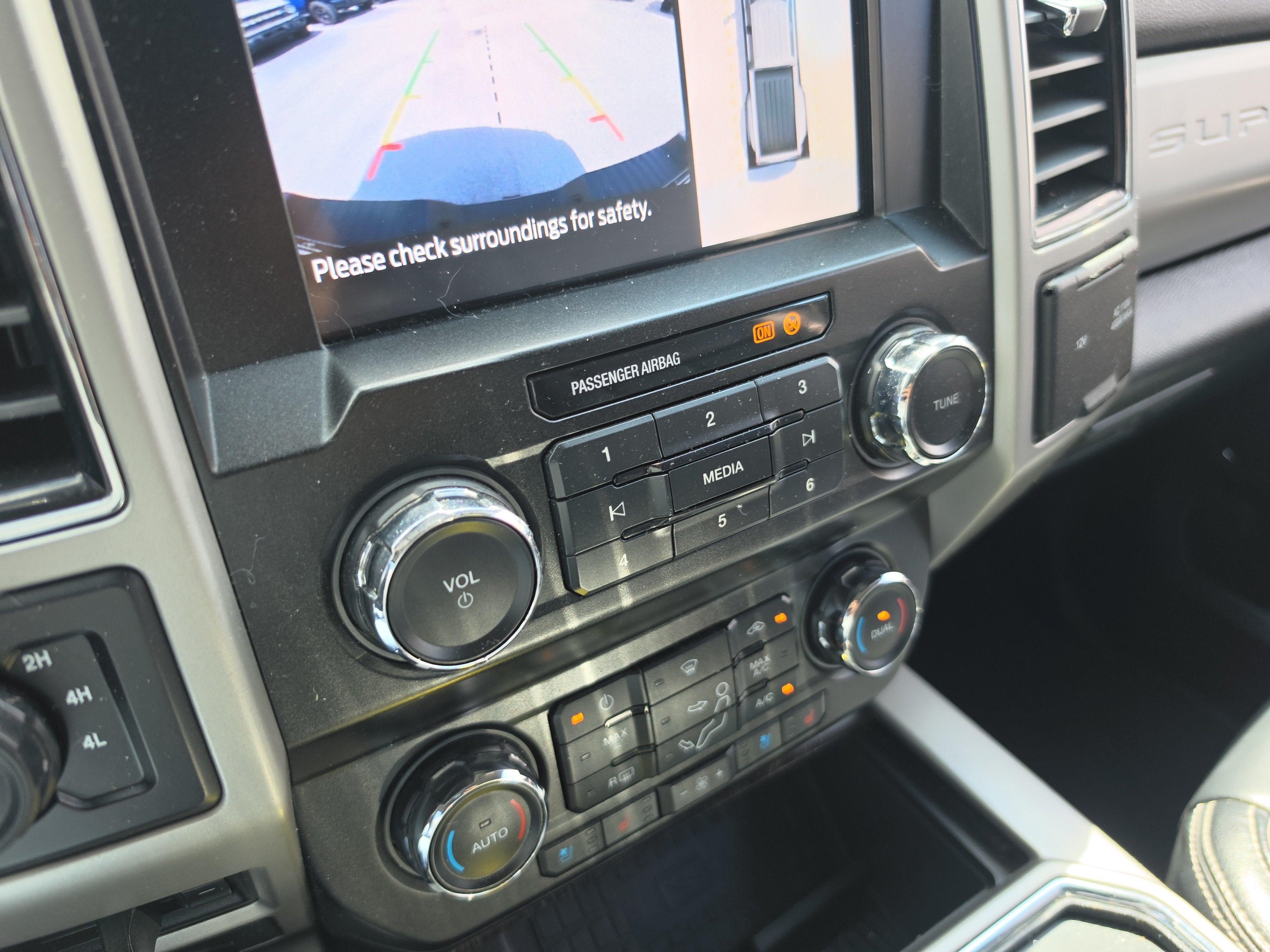 2020 Ford Super Duty F-350 DRW LARIAT 4WD Diesel