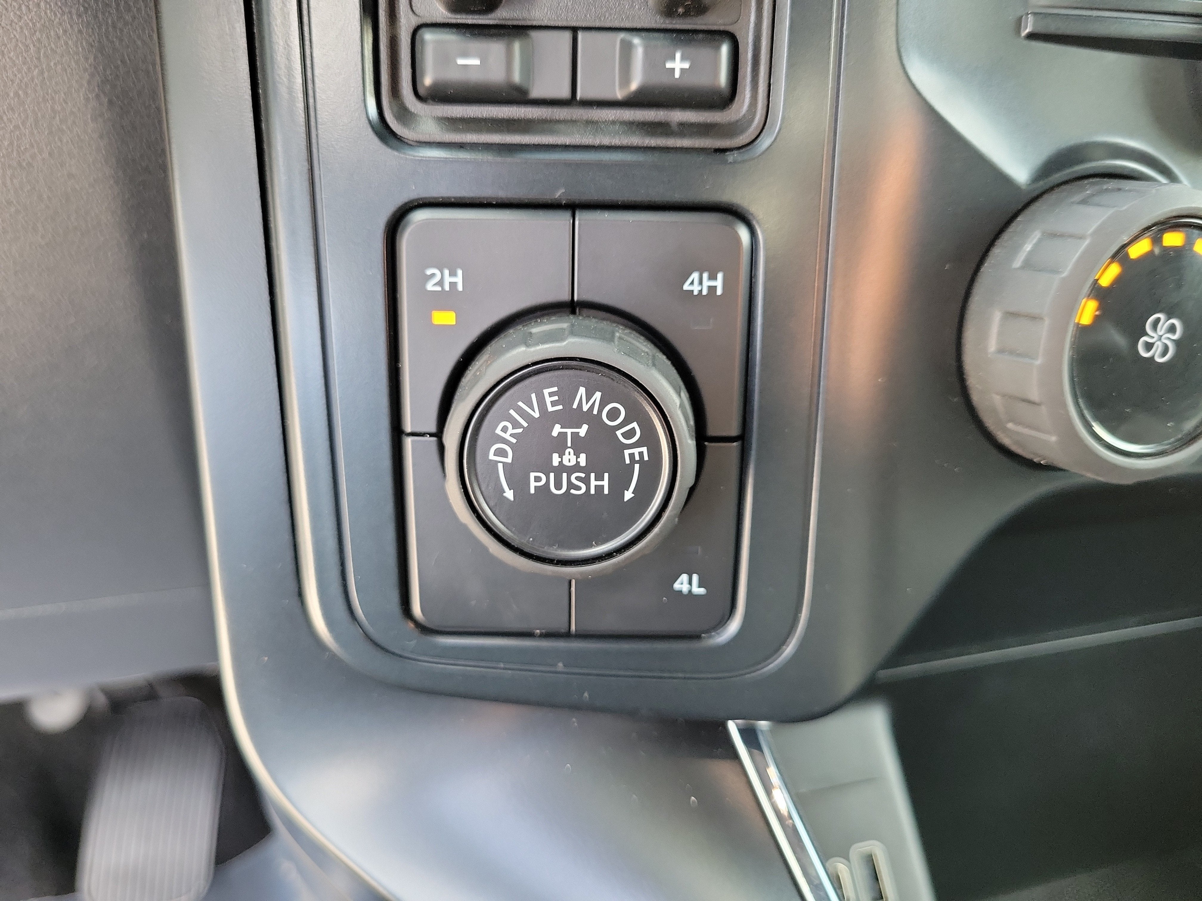 2025 Ford F-150 STX 4WD