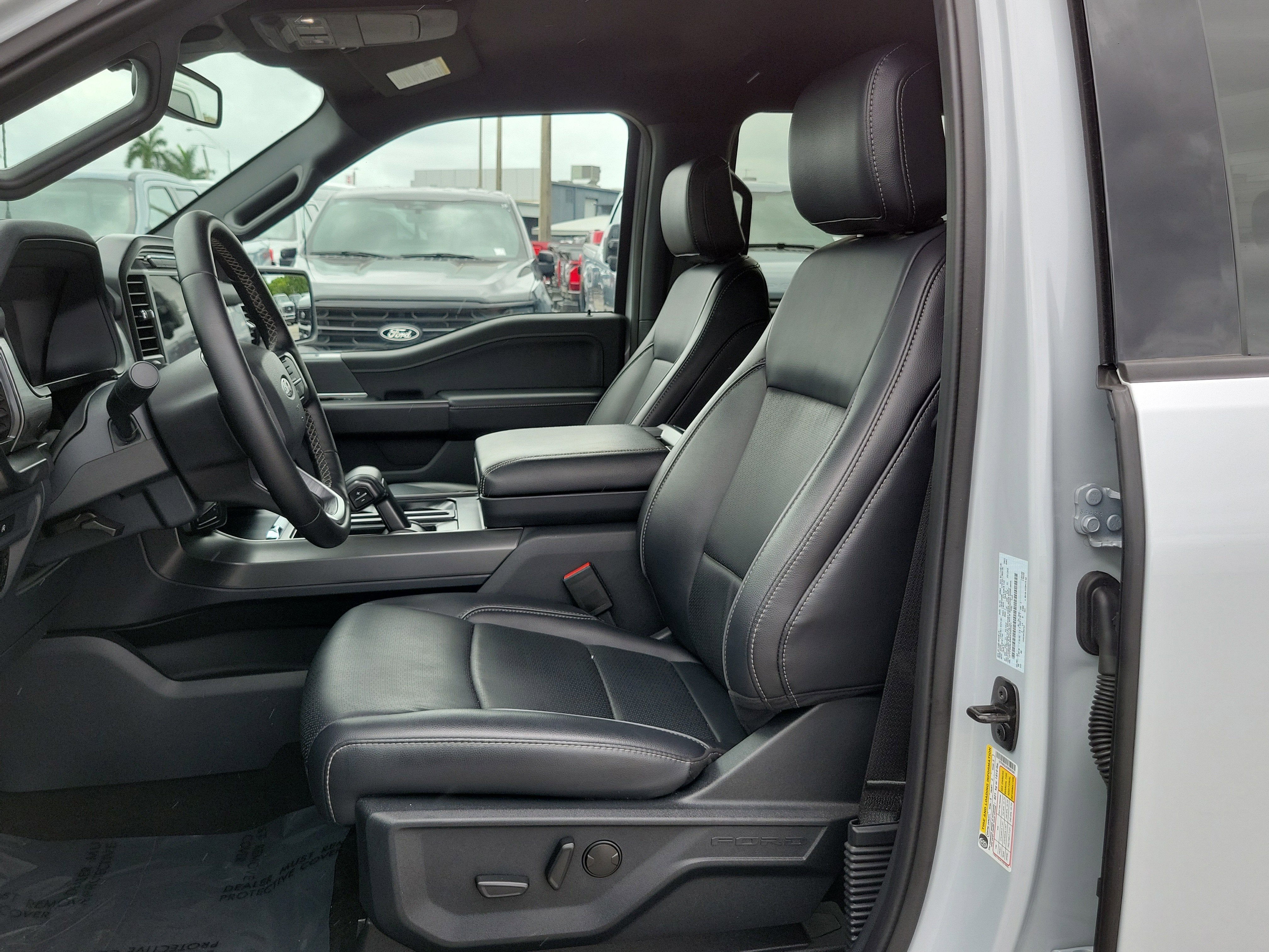 2025 Ford F-150 LARIAT 4WD