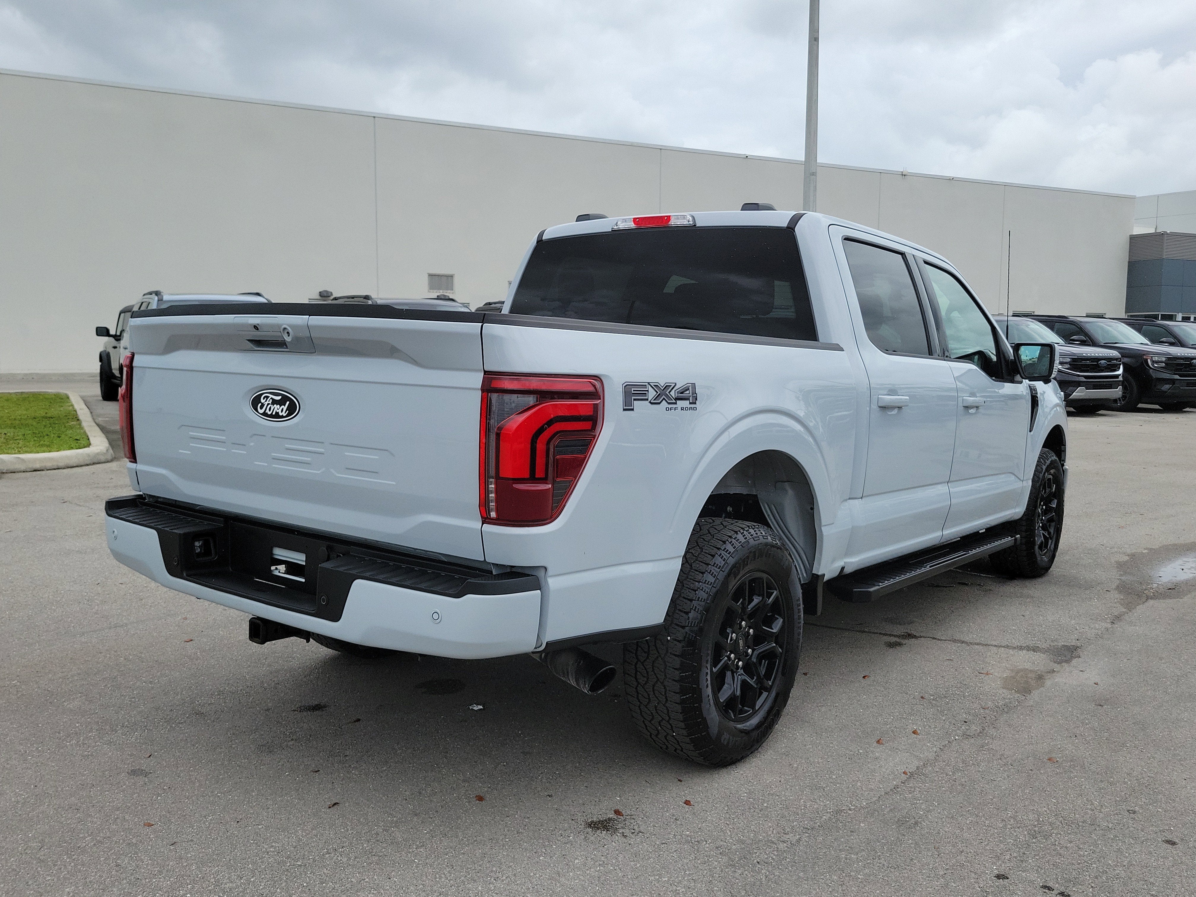 2025 Ford F-150 LARIAT 4WD
