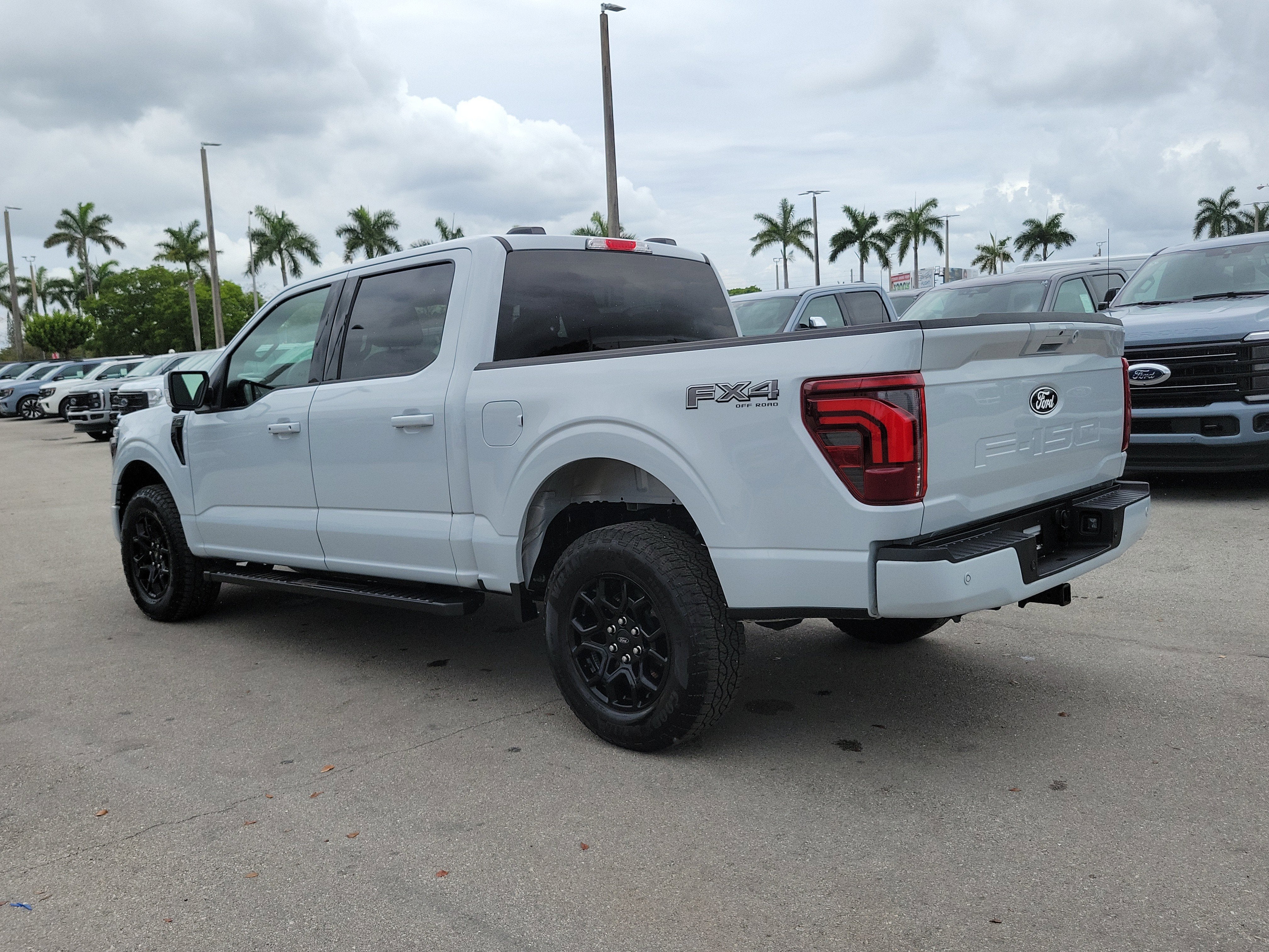 2025 Ford F-150 LARIAT 4WD