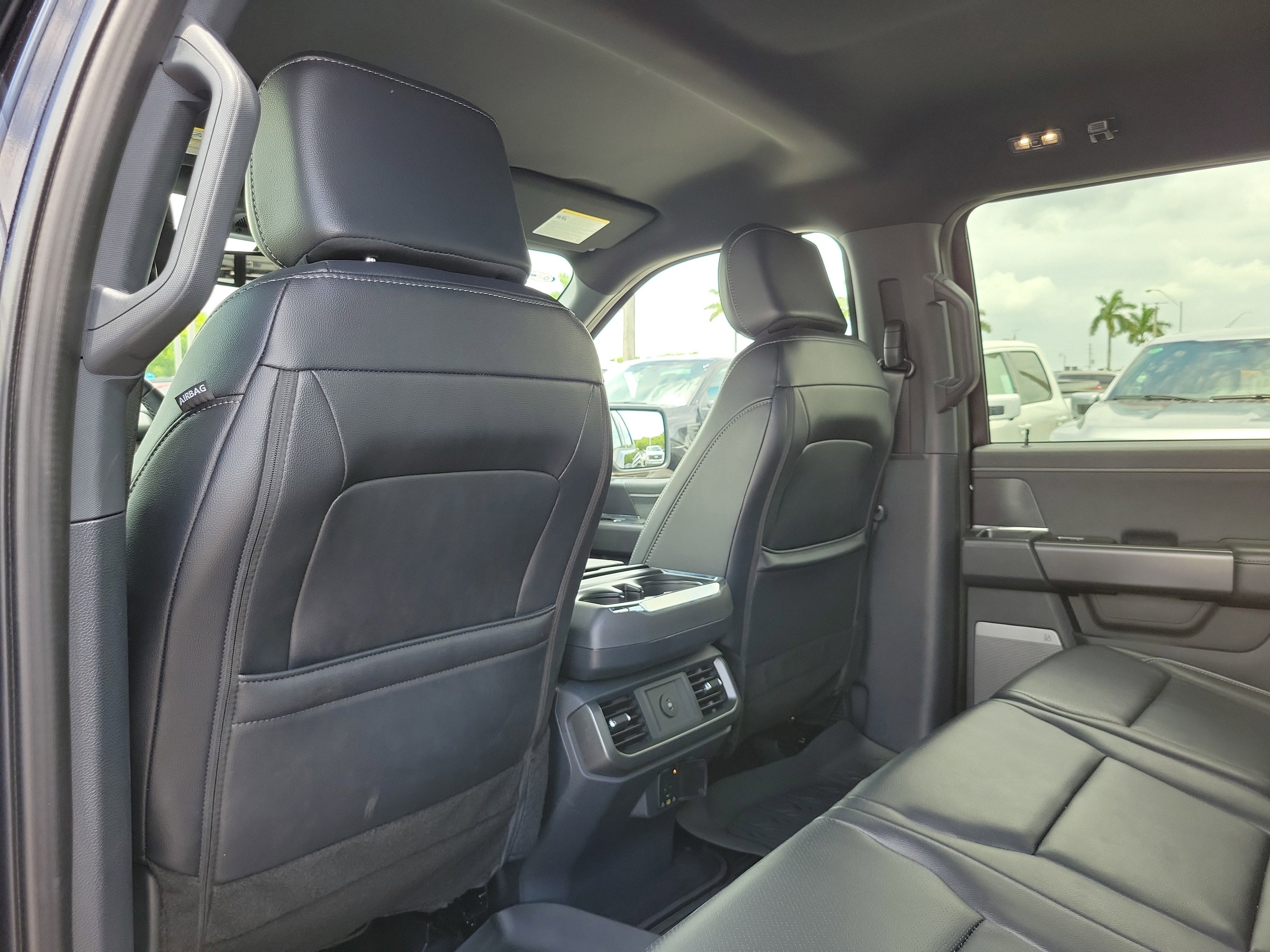 2025 Ford F-150 LARIAT 4WD