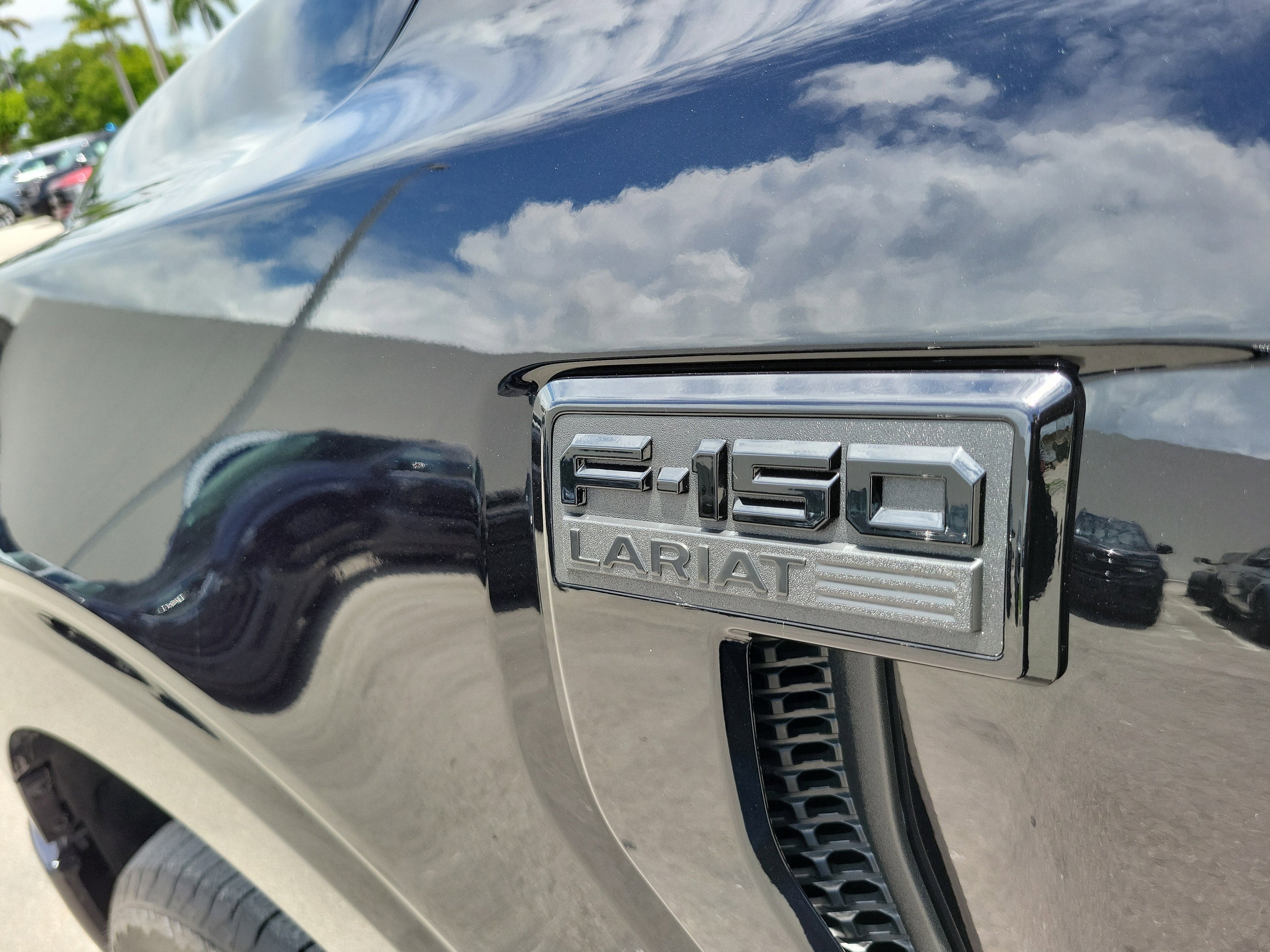 2025 Ford F-150 LARIAT 4WD