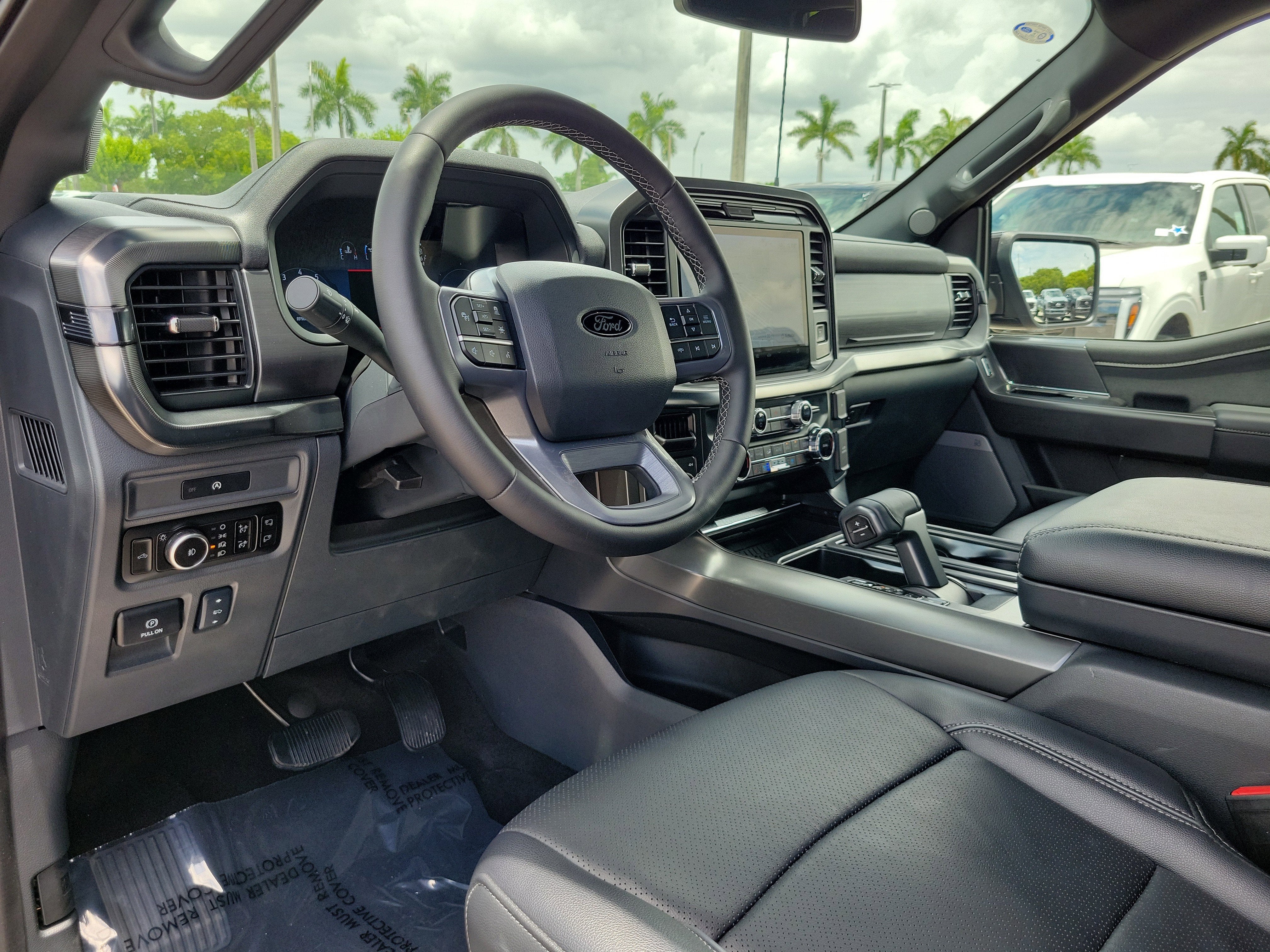 2025 Ford F-150 LARIAT 4WD