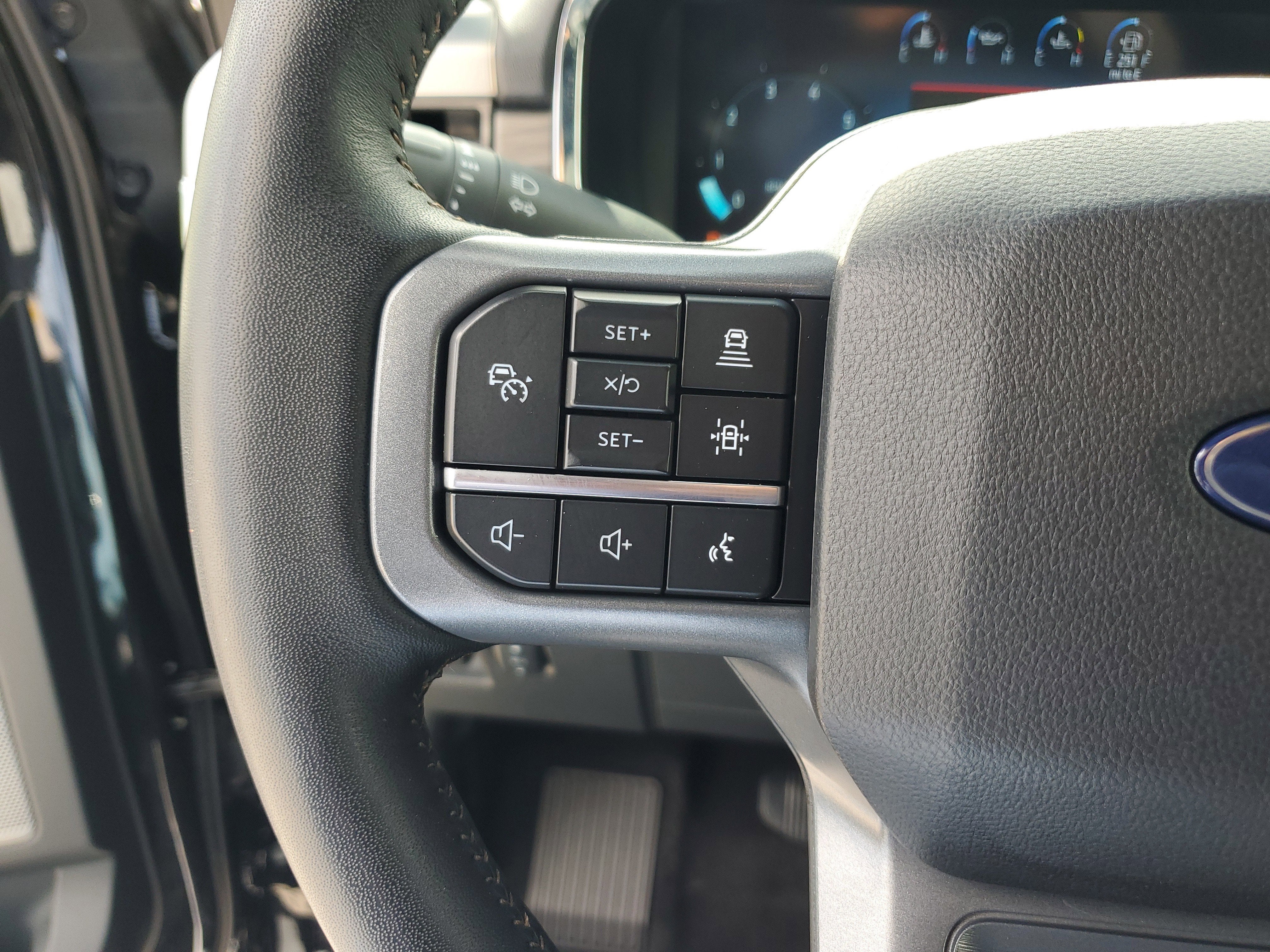 2024 Ford F-150 LARIAT 4WD