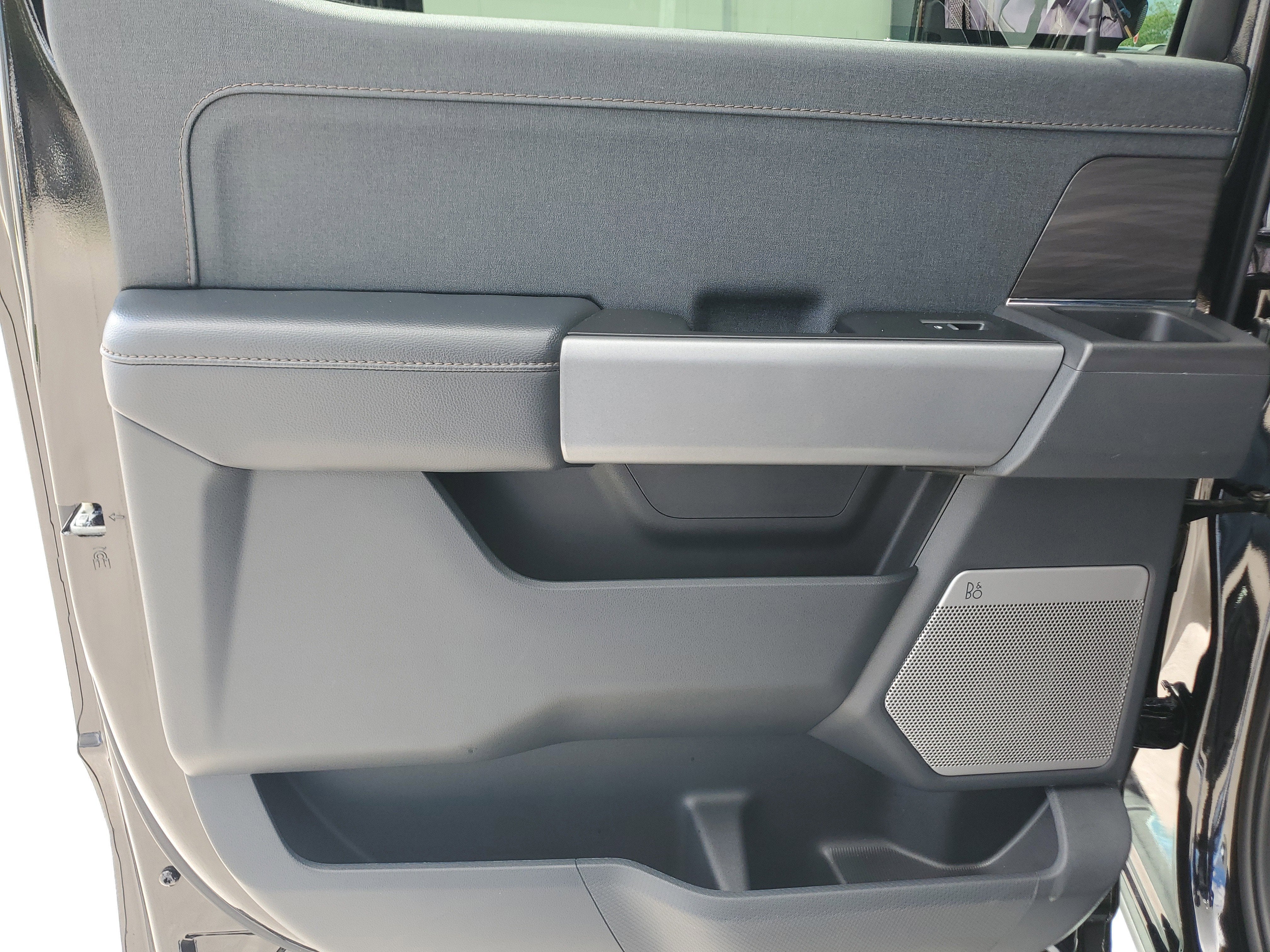 2024 Ford F-150 LARIAT 4WD