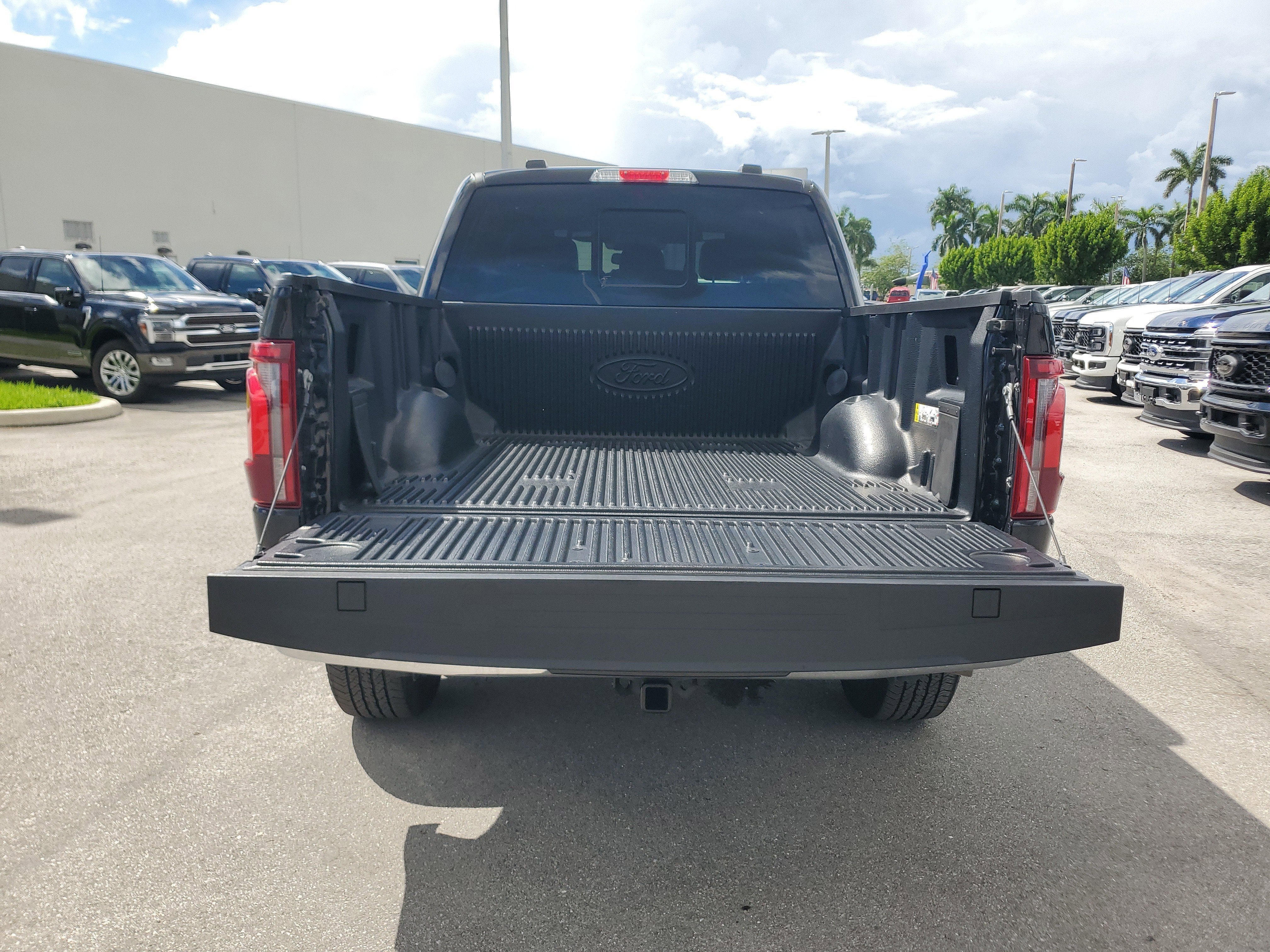 2024 Ford F-150 LARIAT 4WD