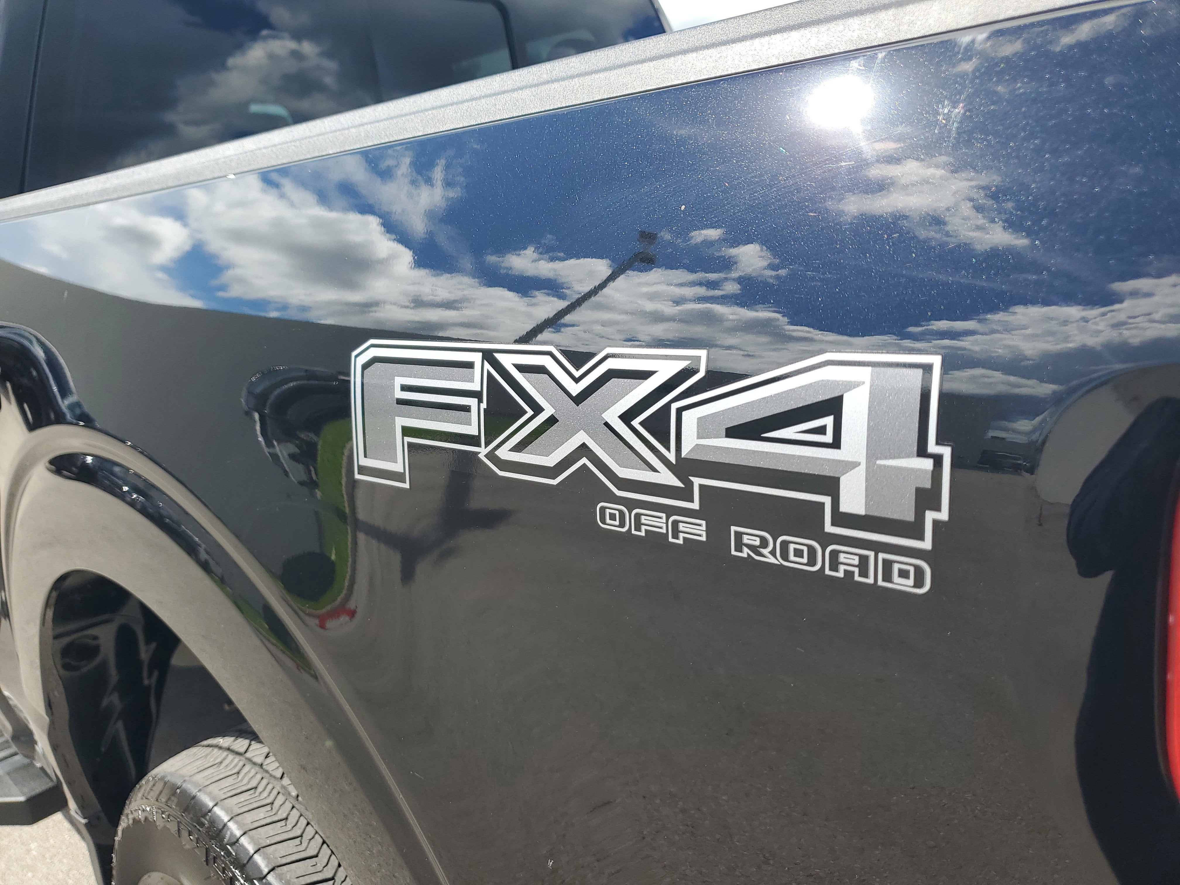 2024 Ford F-150 LARIAT 4WD