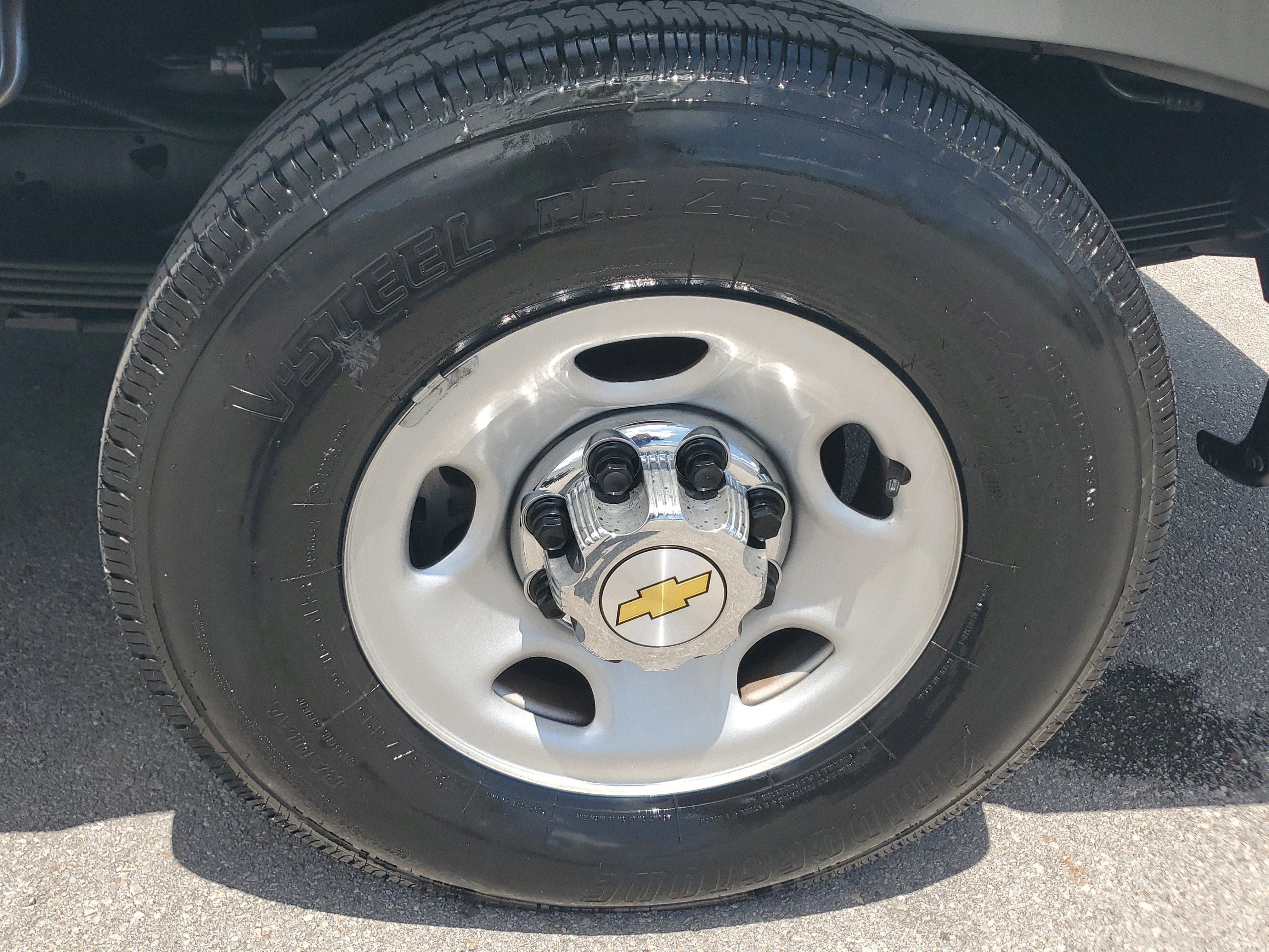 2025 Chevrolet Express Passenger LT