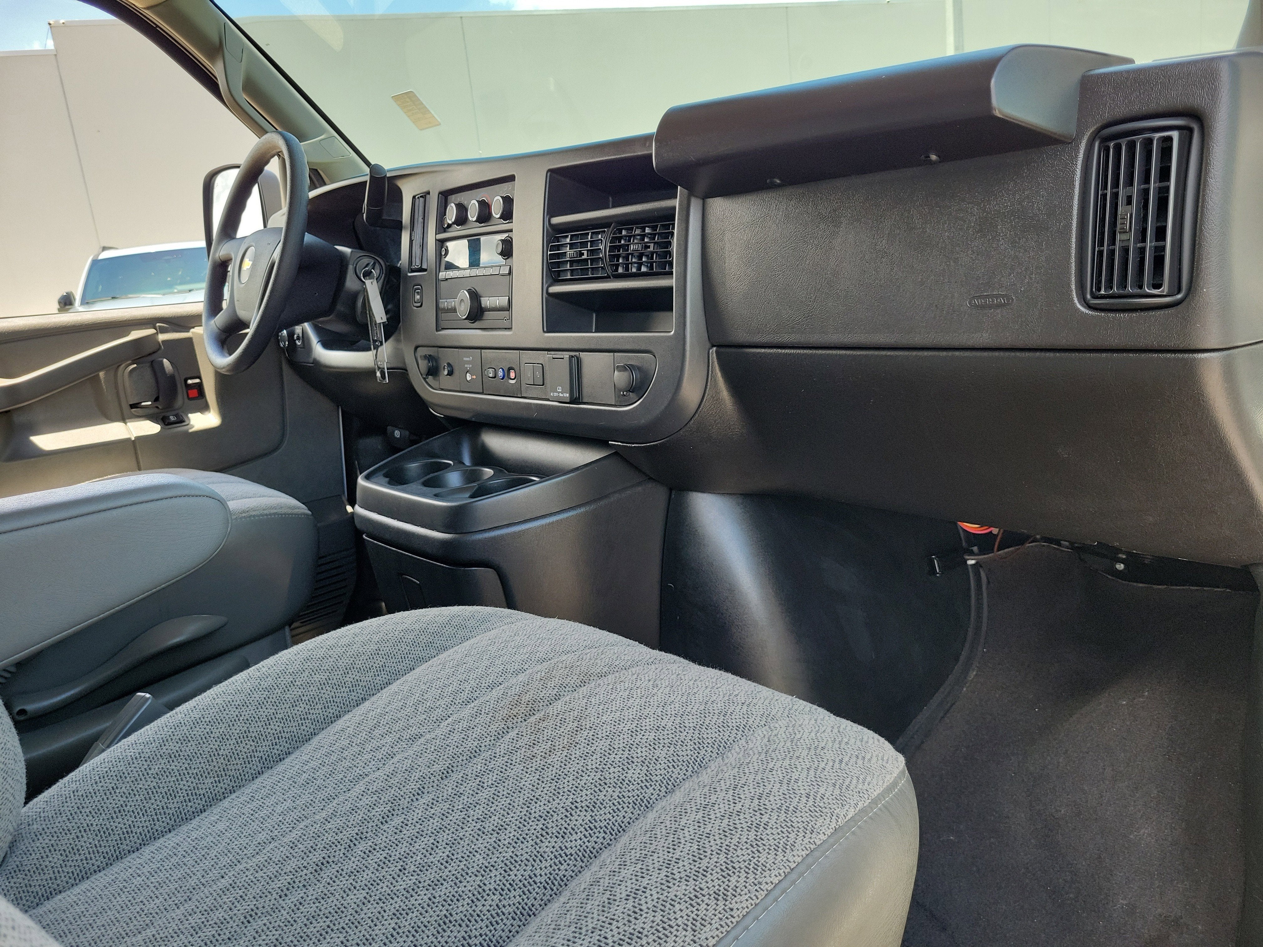 2025 Chevrolet Express Passenger LT