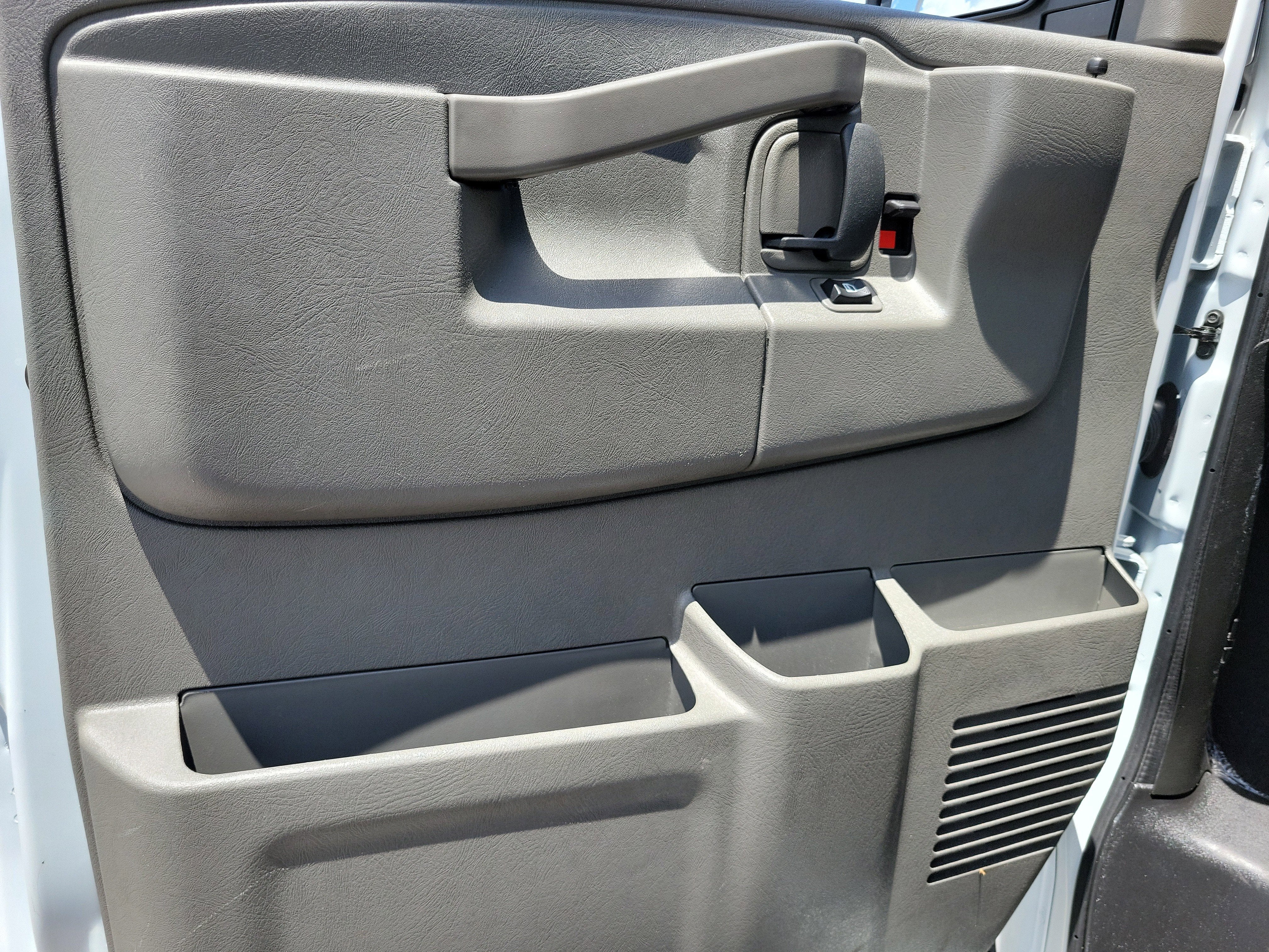 2025 Chevrolet Express Passenger LT