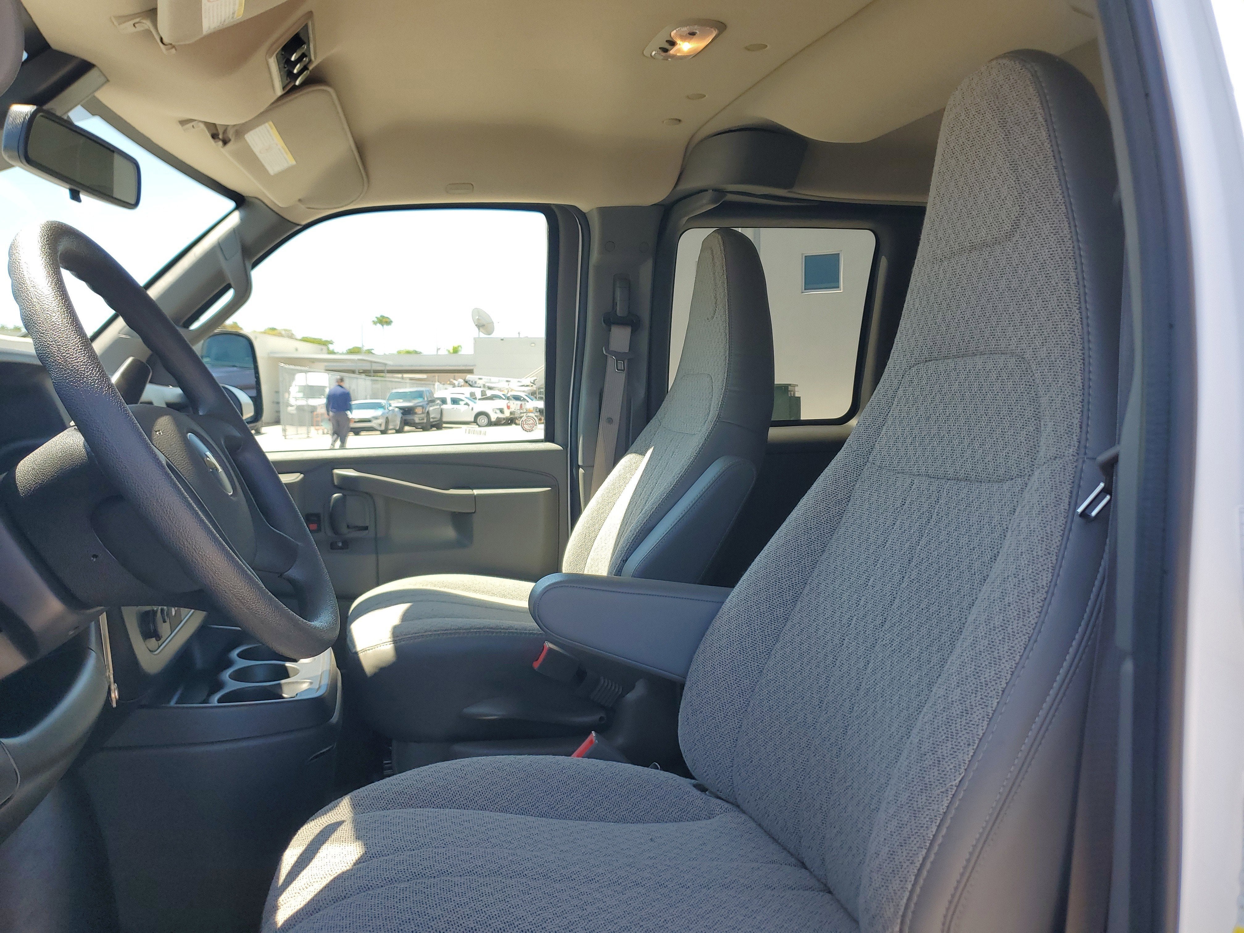 2025 Chevrolet Express Passenger LT