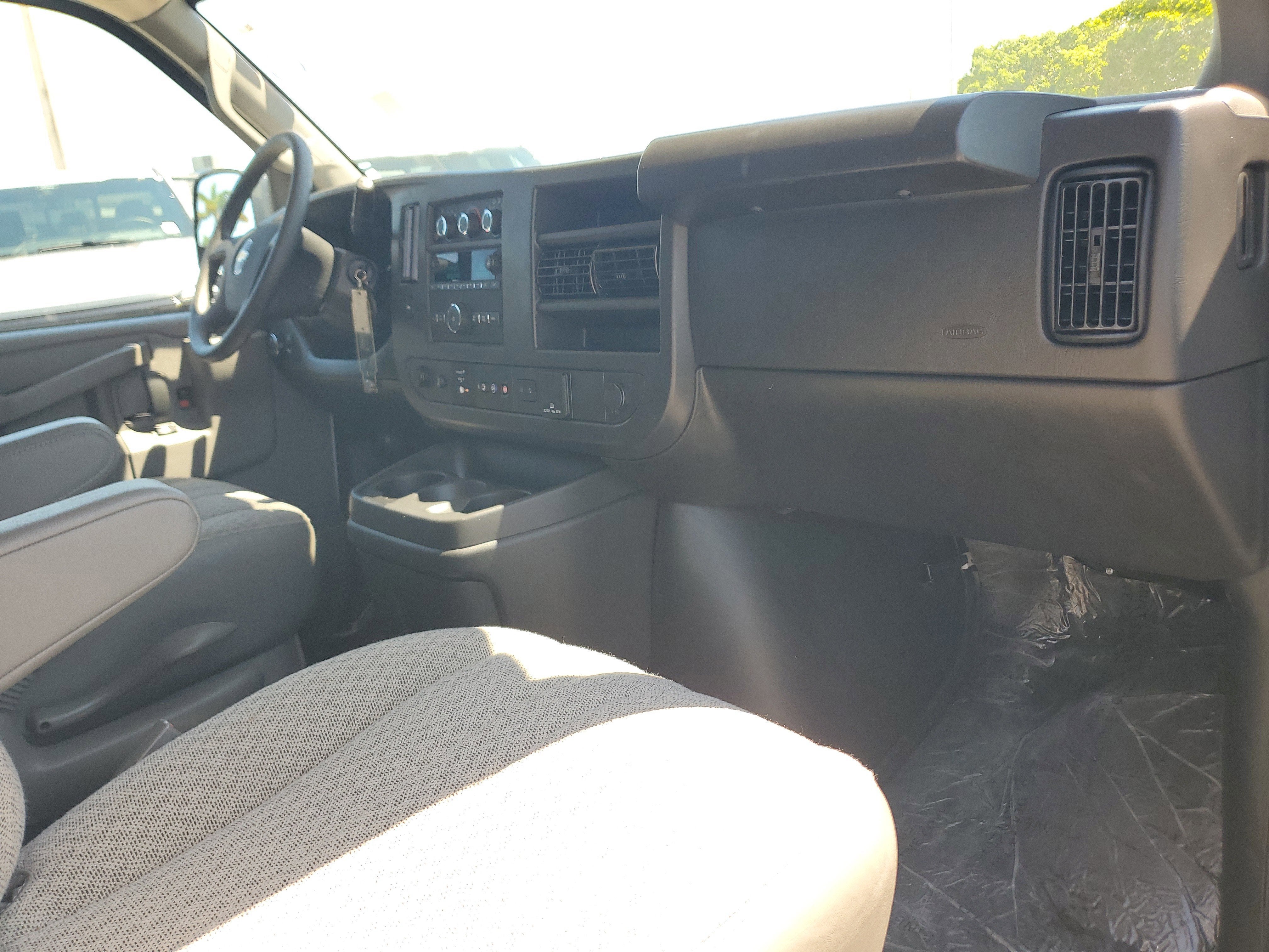 2025 Chevrolet Express Passenger LT