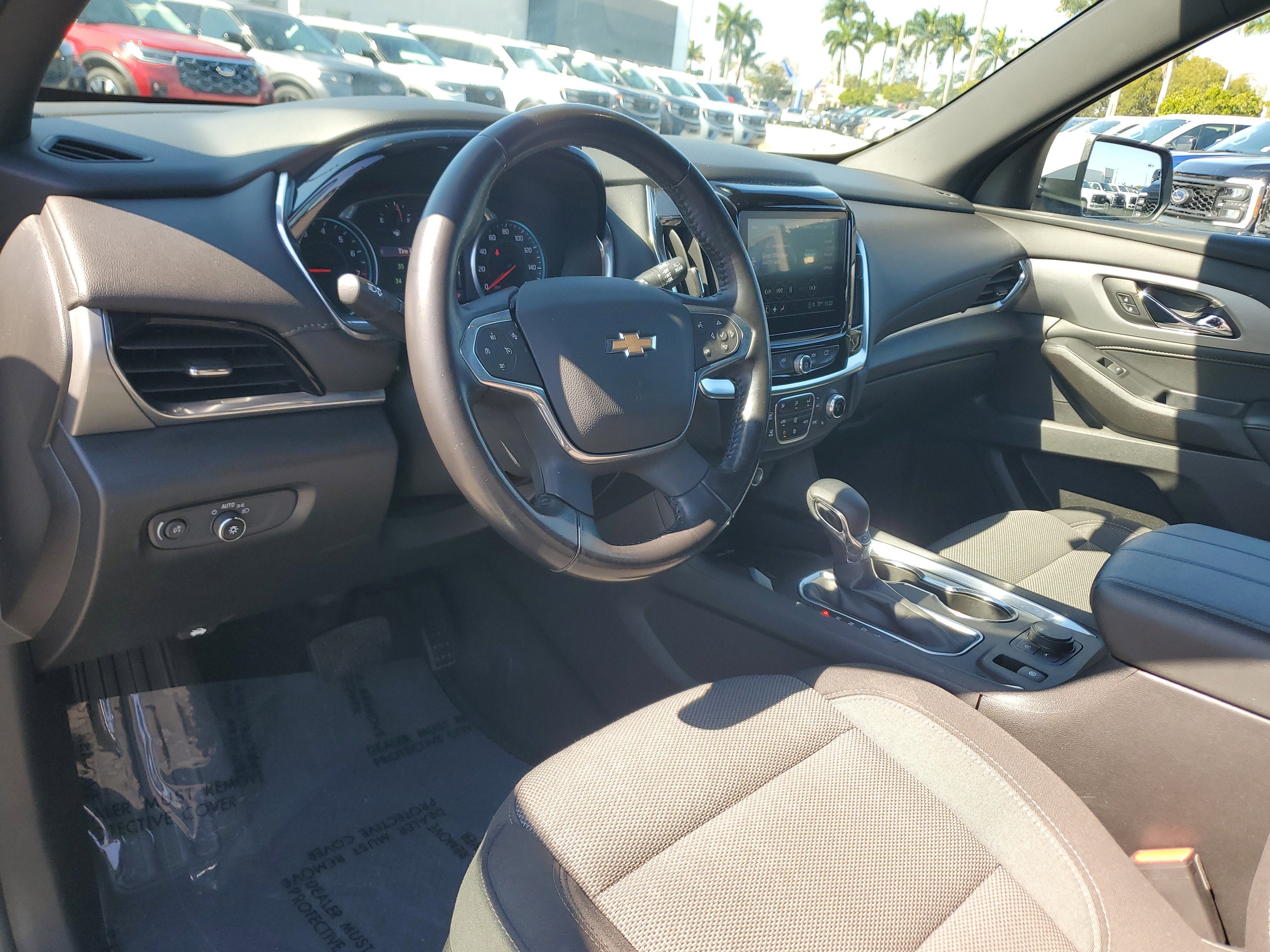 2022 Chevrolet Traverse LT Cloth