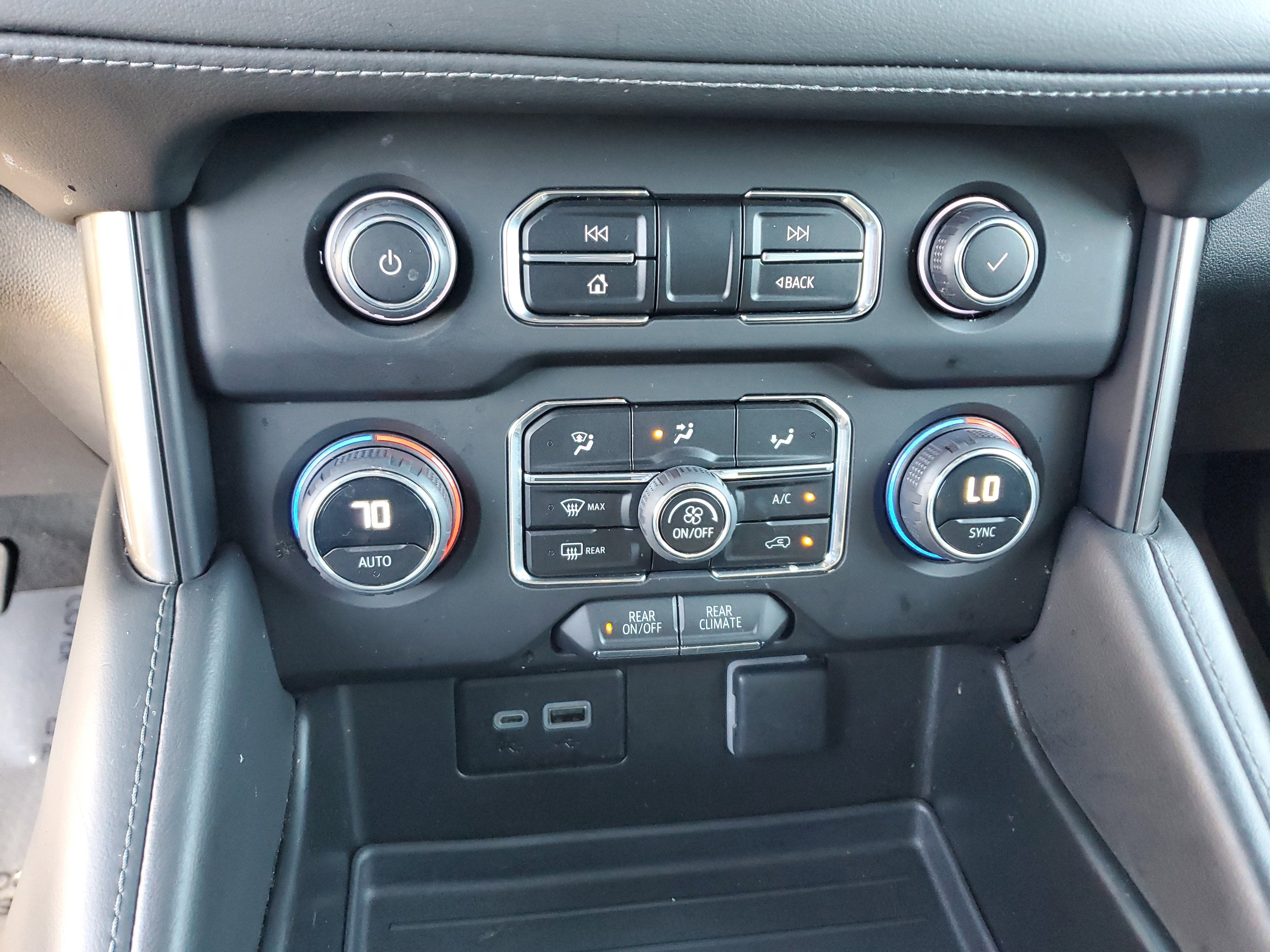 2023 Chevrolet Suburban LS