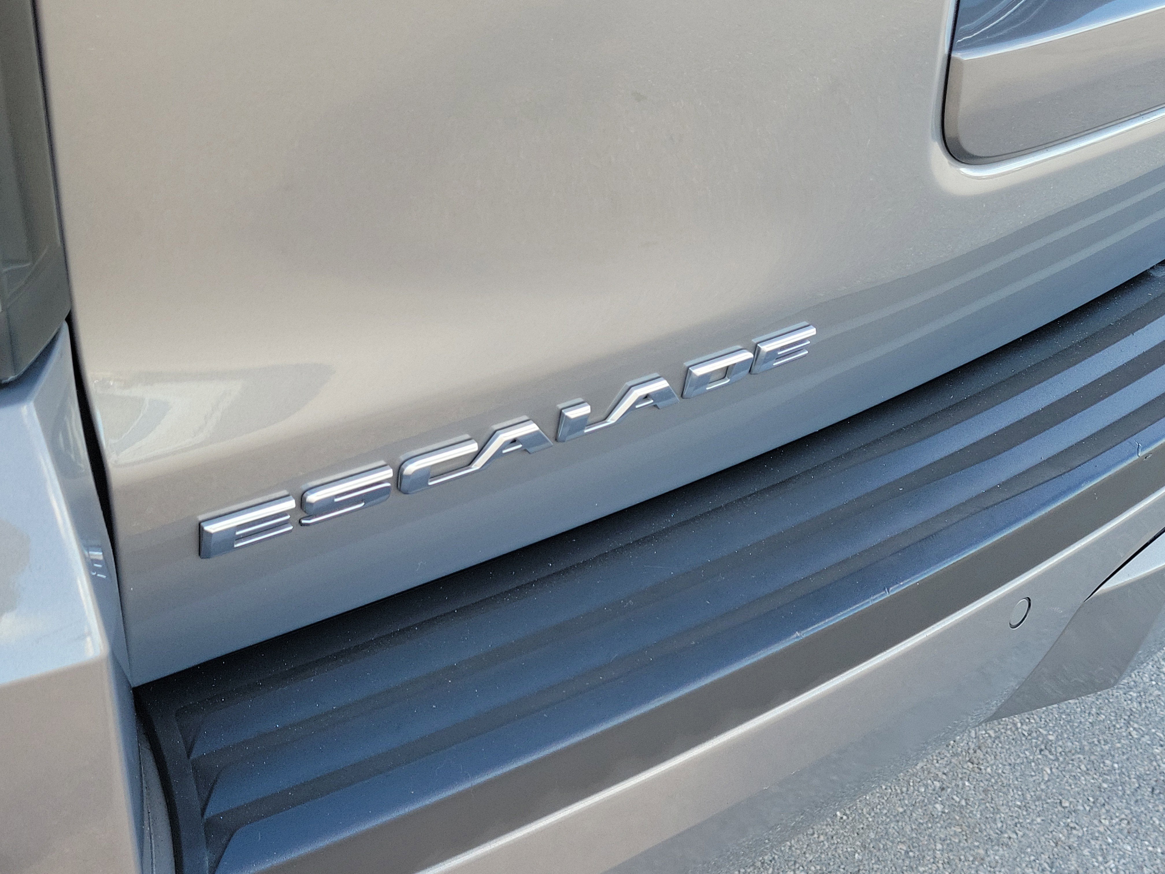 2018 Cadillac Escalade Luxury