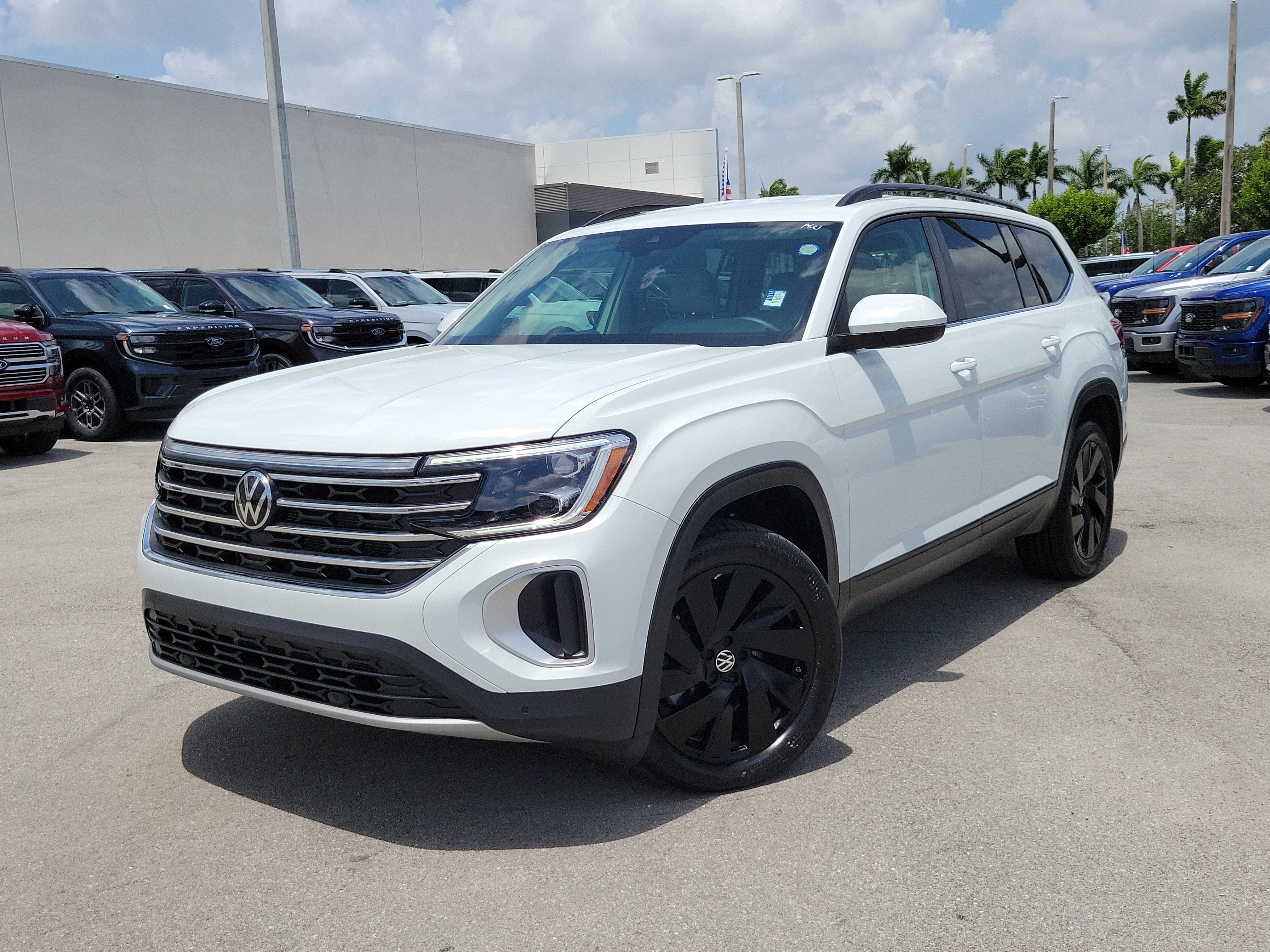 2025 Volkswagen Atlas 2.0T SE w/Technology