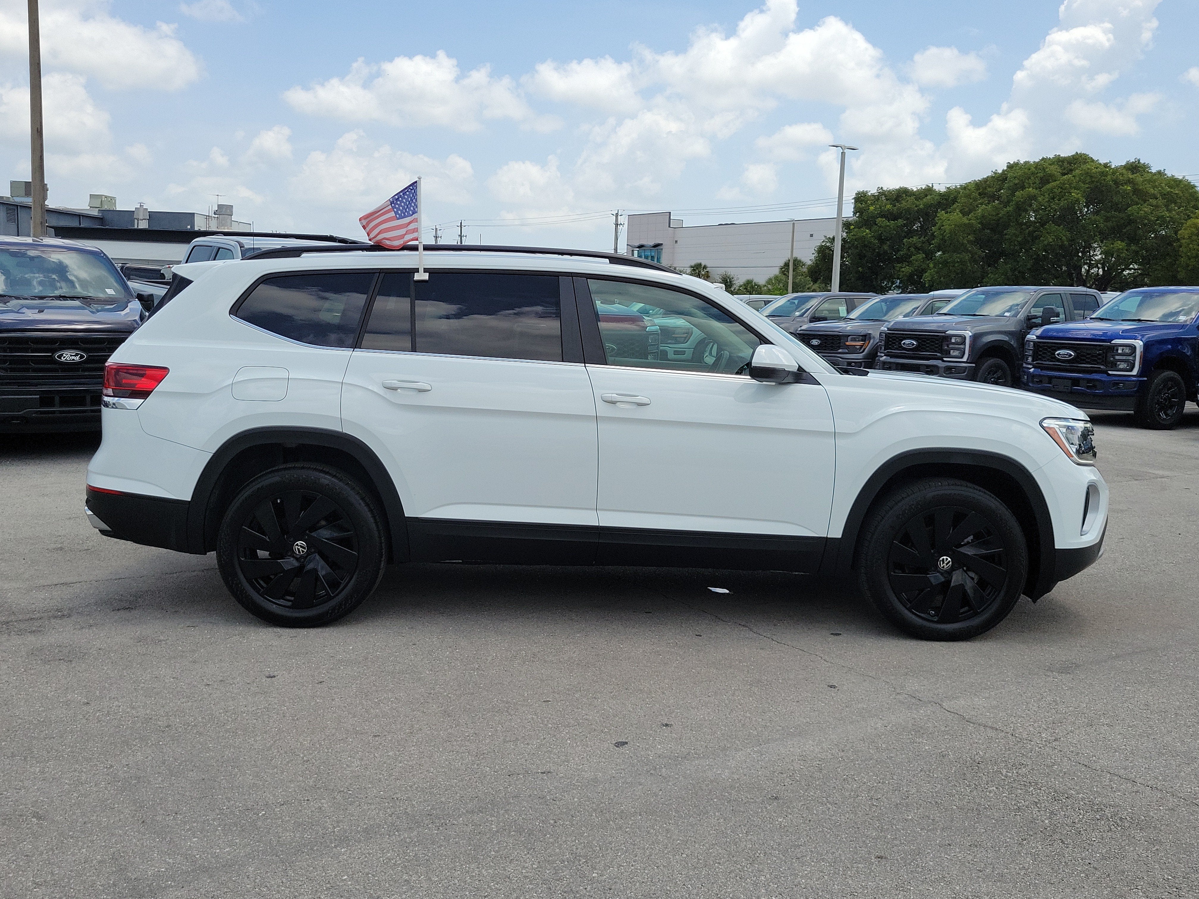 2025 Volkswagen Atlas 2.0T SE w/Technology
