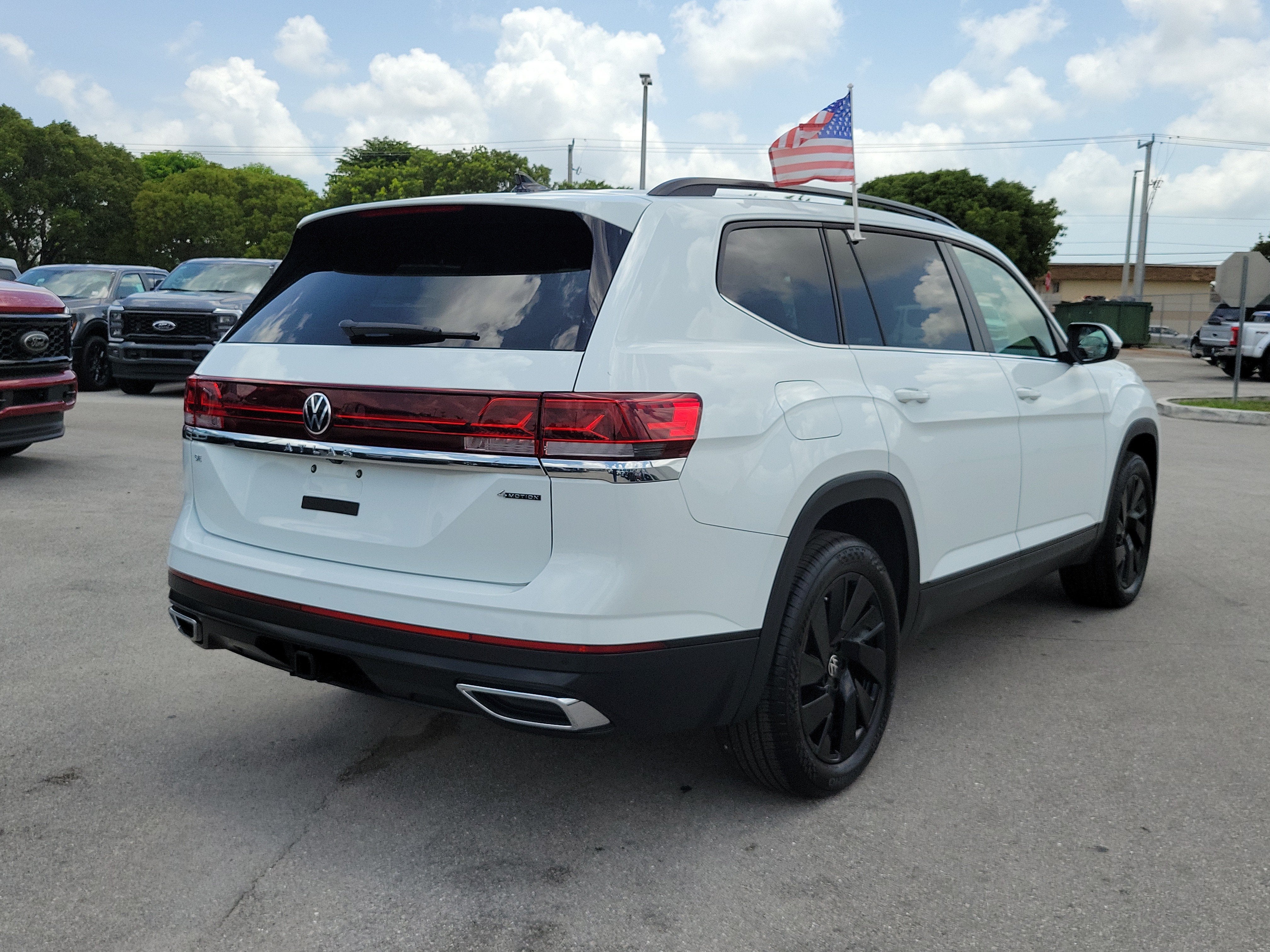 2025 Volkswagen Atlas 2.0T SE w/Technology