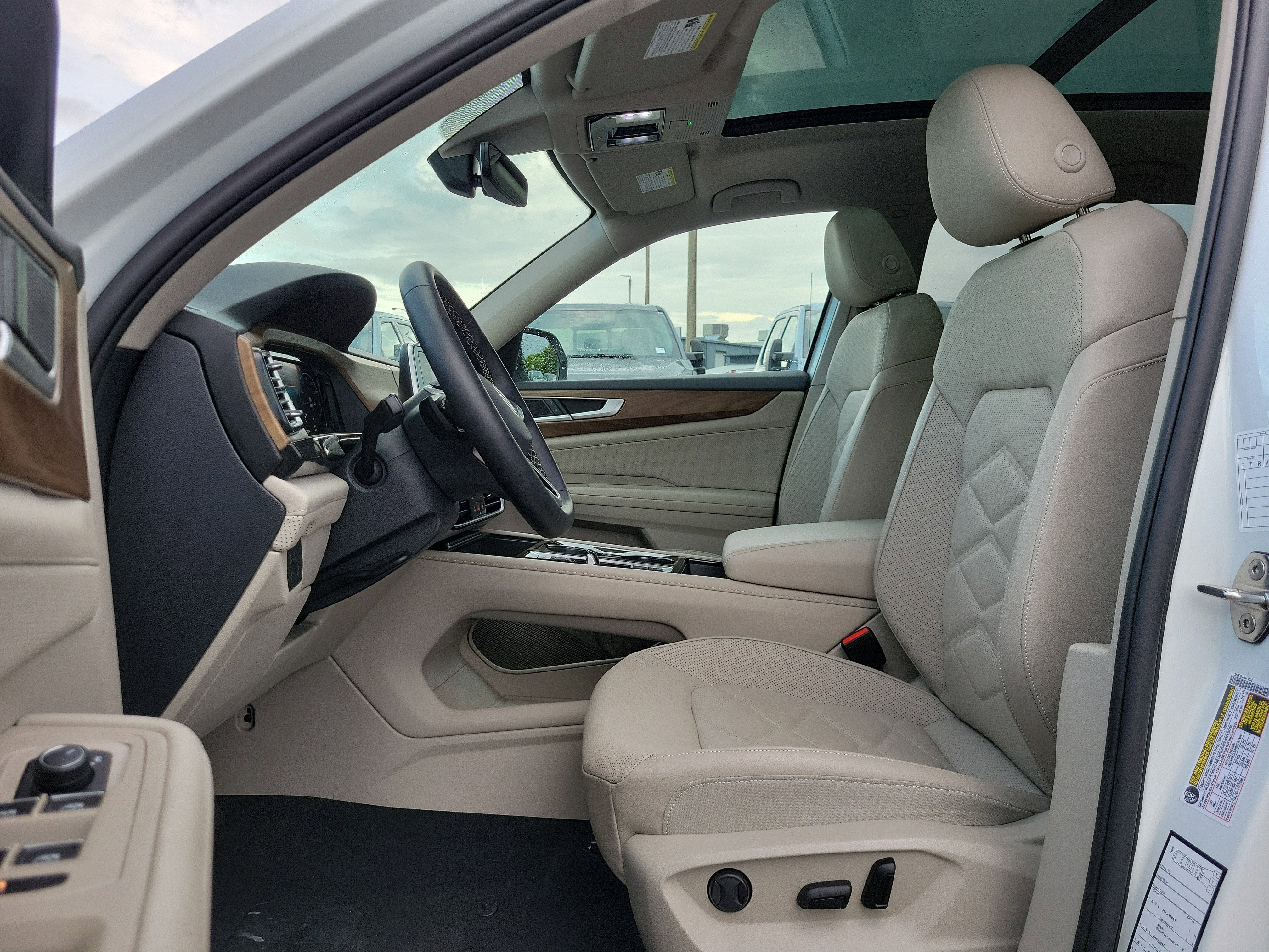 2025 Volkswagen Atlas 2.0T SE w/Technology