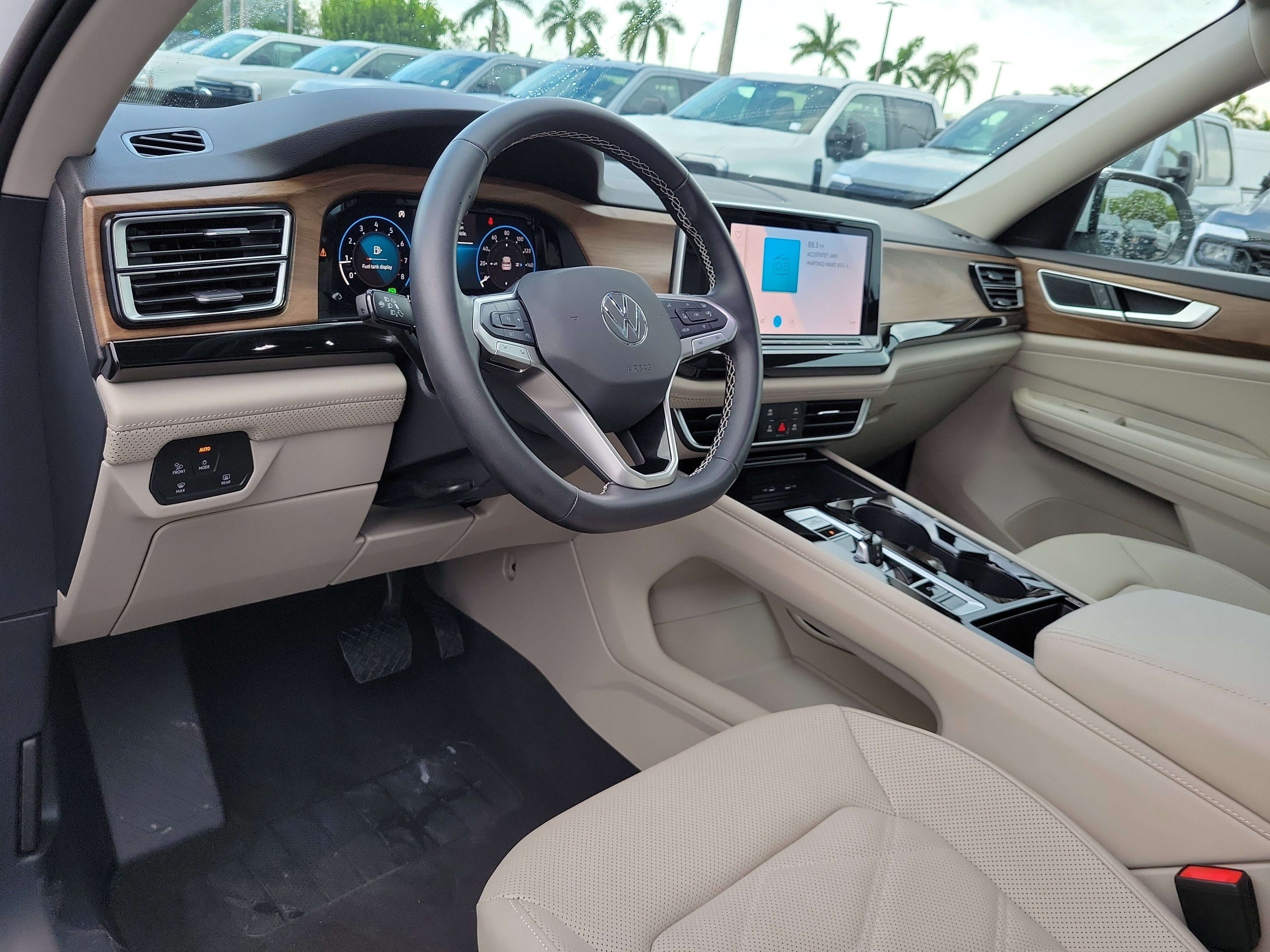2025 Volkswagen Atlas 2.0T SE w/Technology
