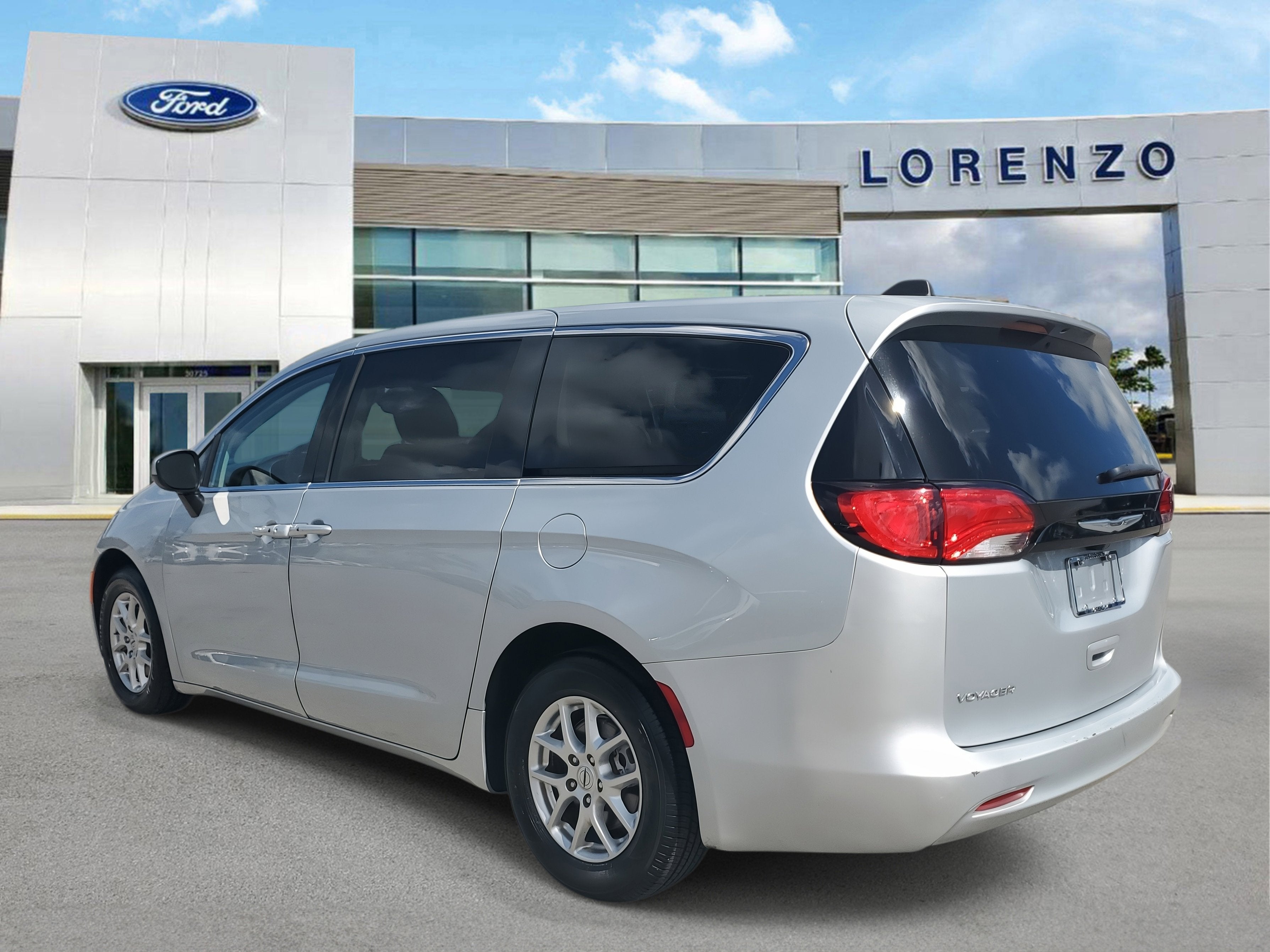 2023 Chrysler Voyager LX