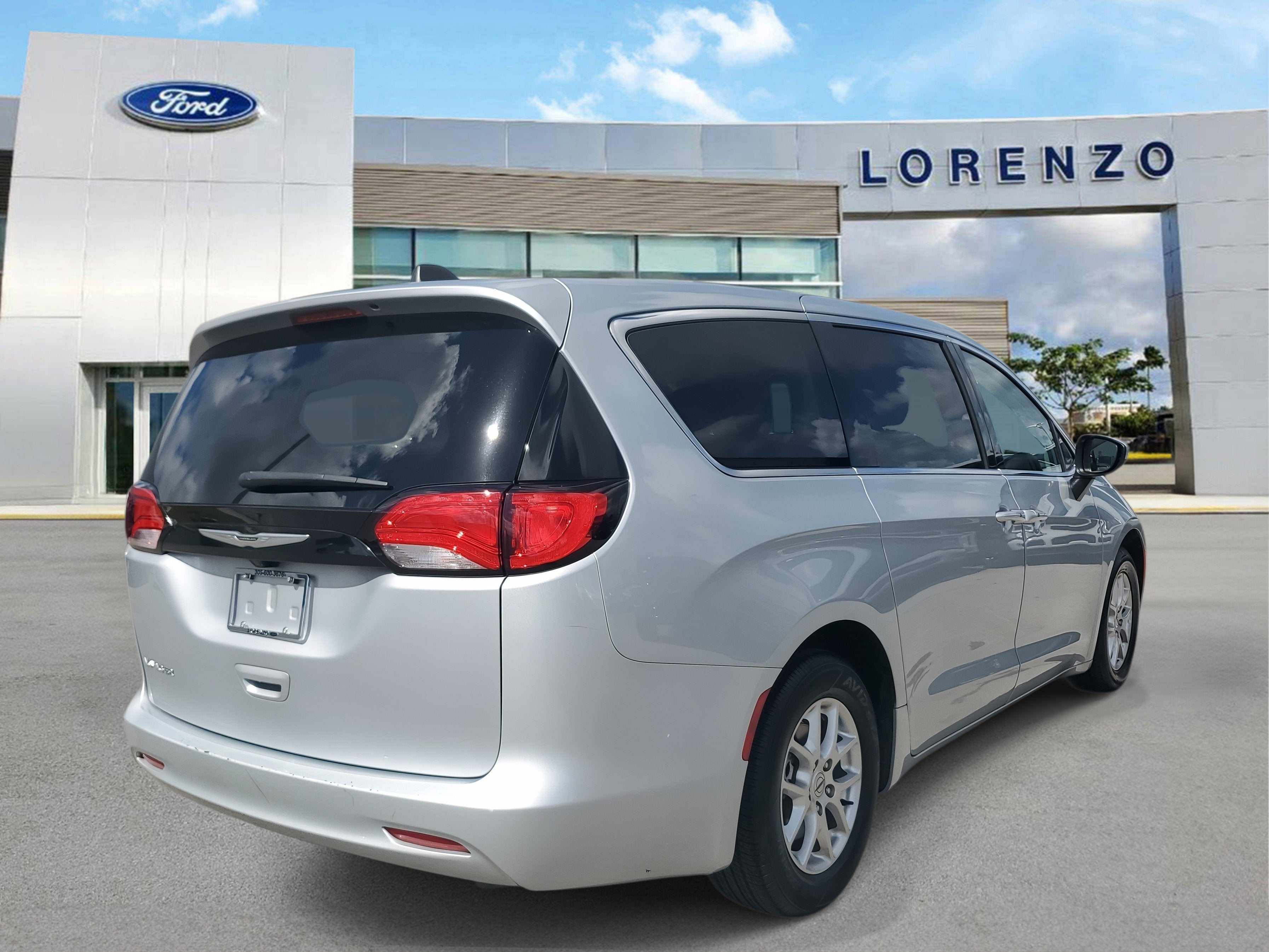 2023 Chrysler Voyager LX