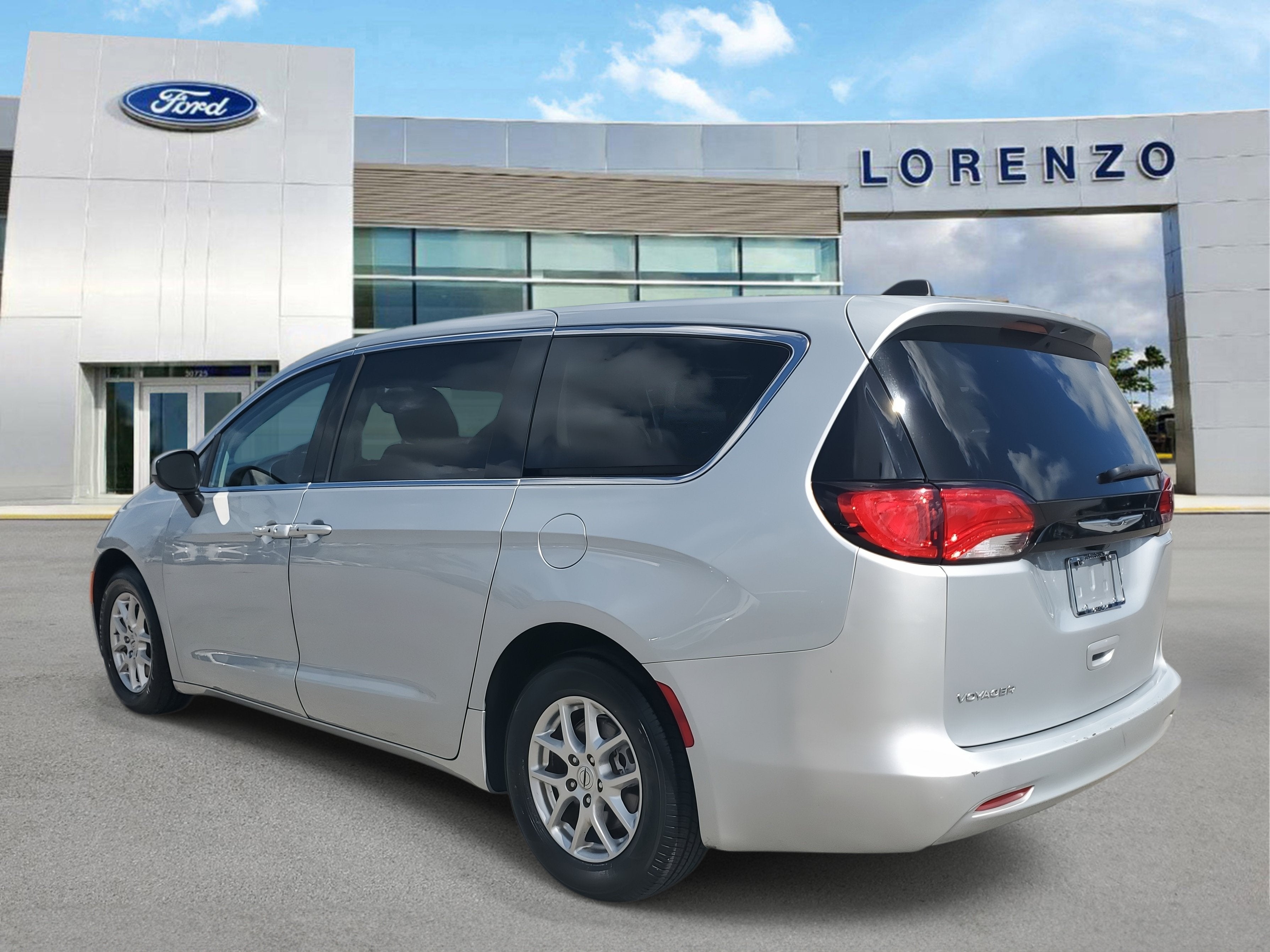 2023 Chrysler Voyager LX