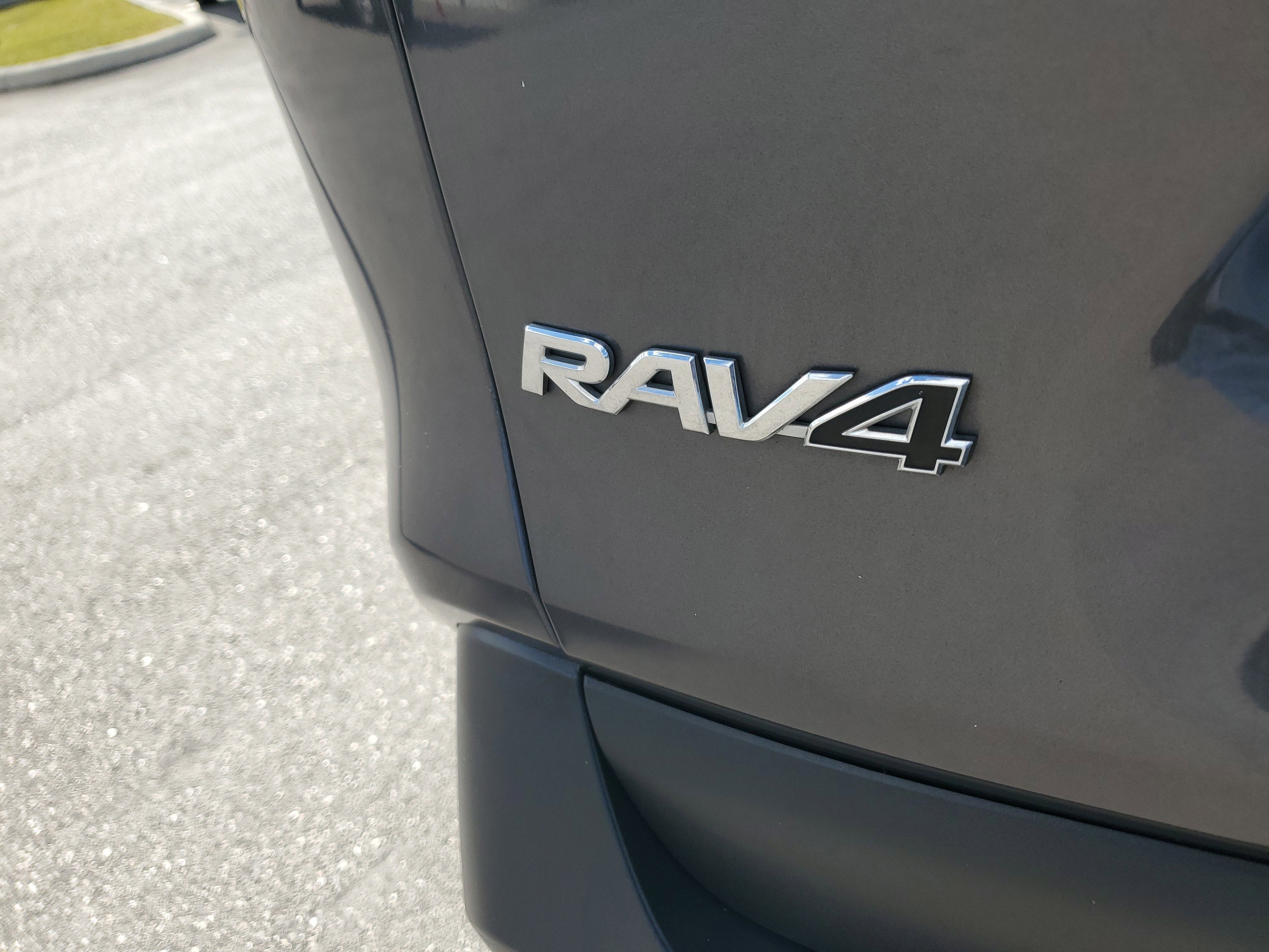 2020 Toyota RAV4 LE