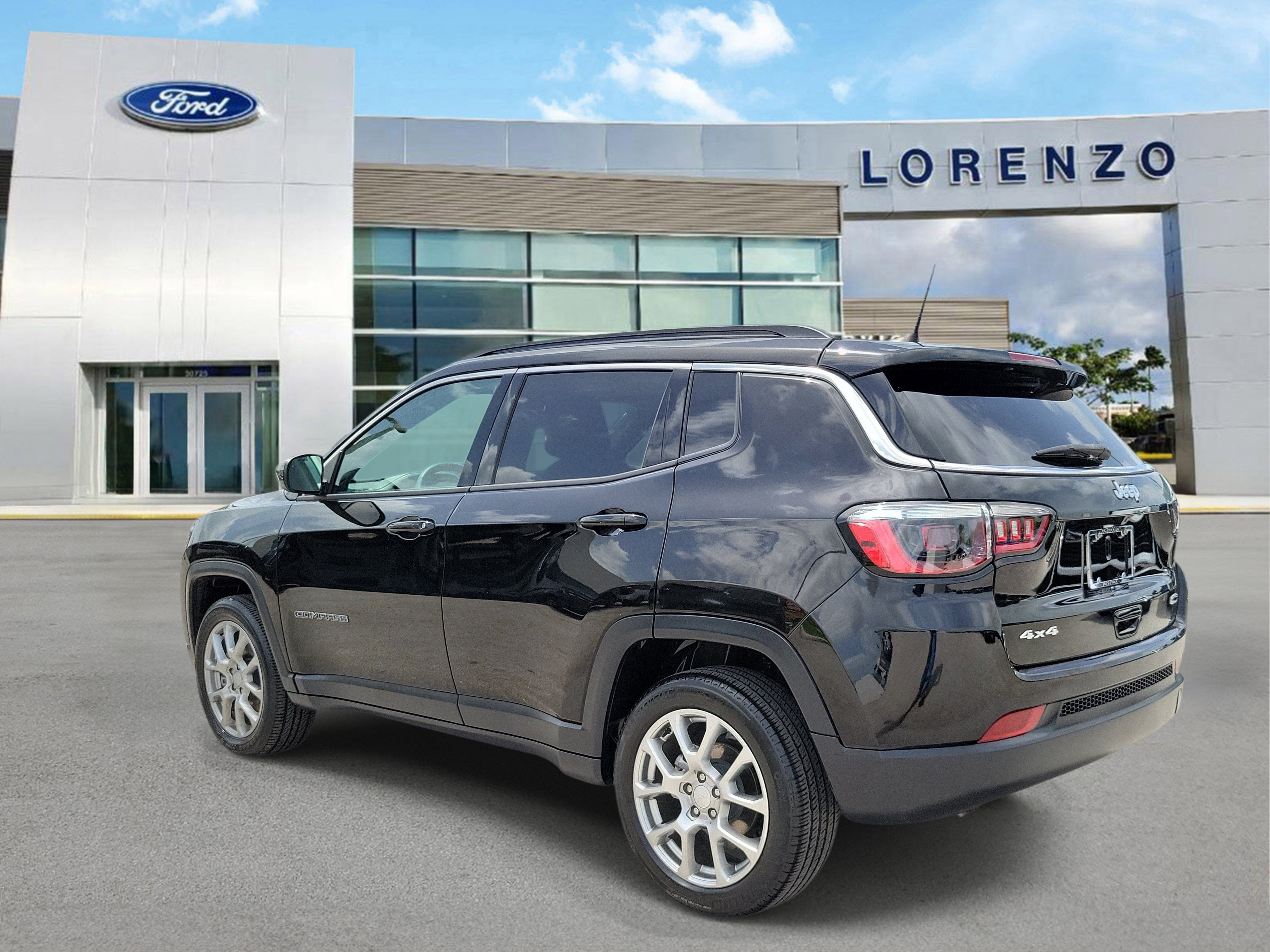 2023 Jeep Compass Latitude Lux 4WD