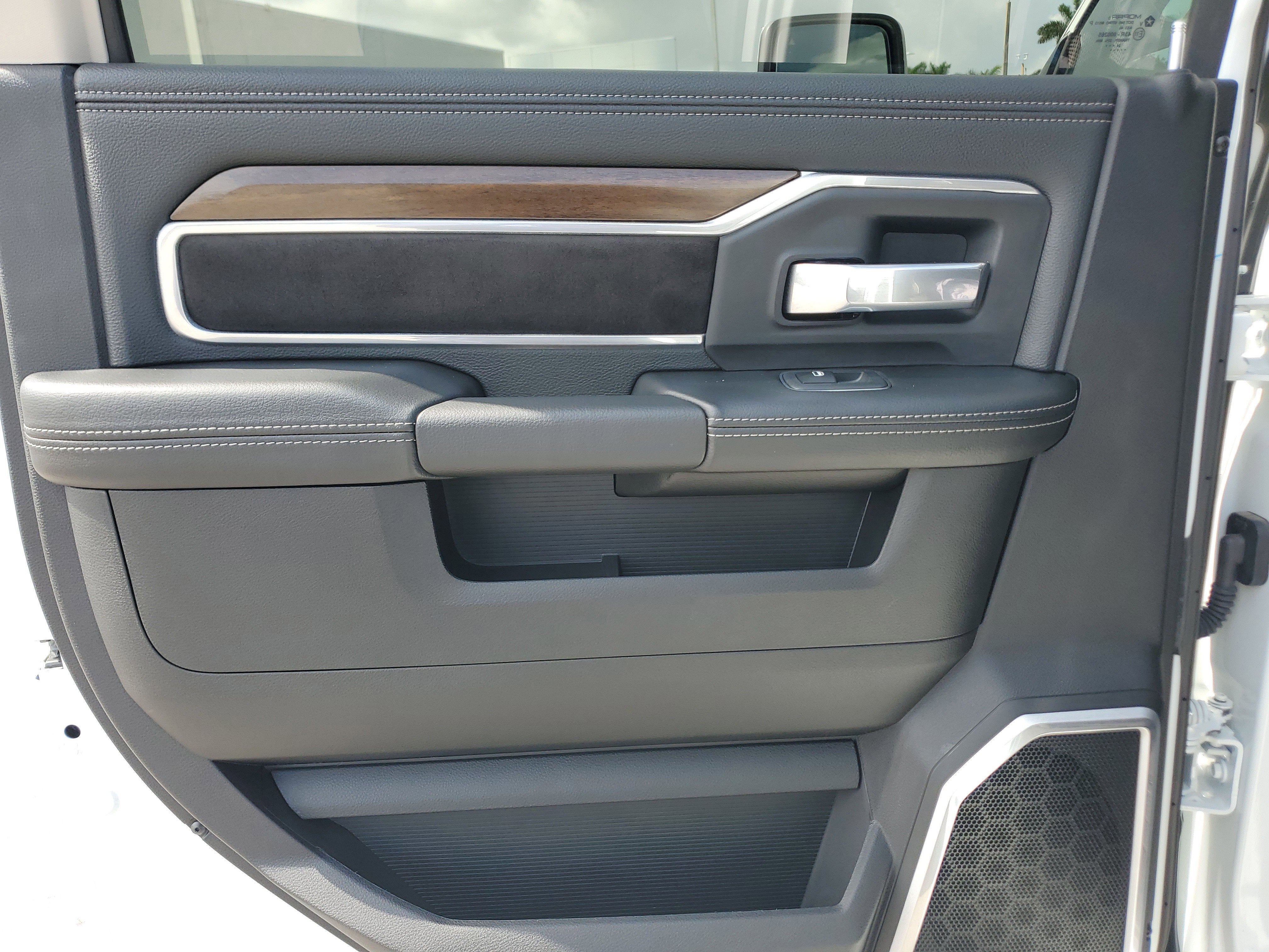 2024 RAM 2500 Laramie 4WD Diesel