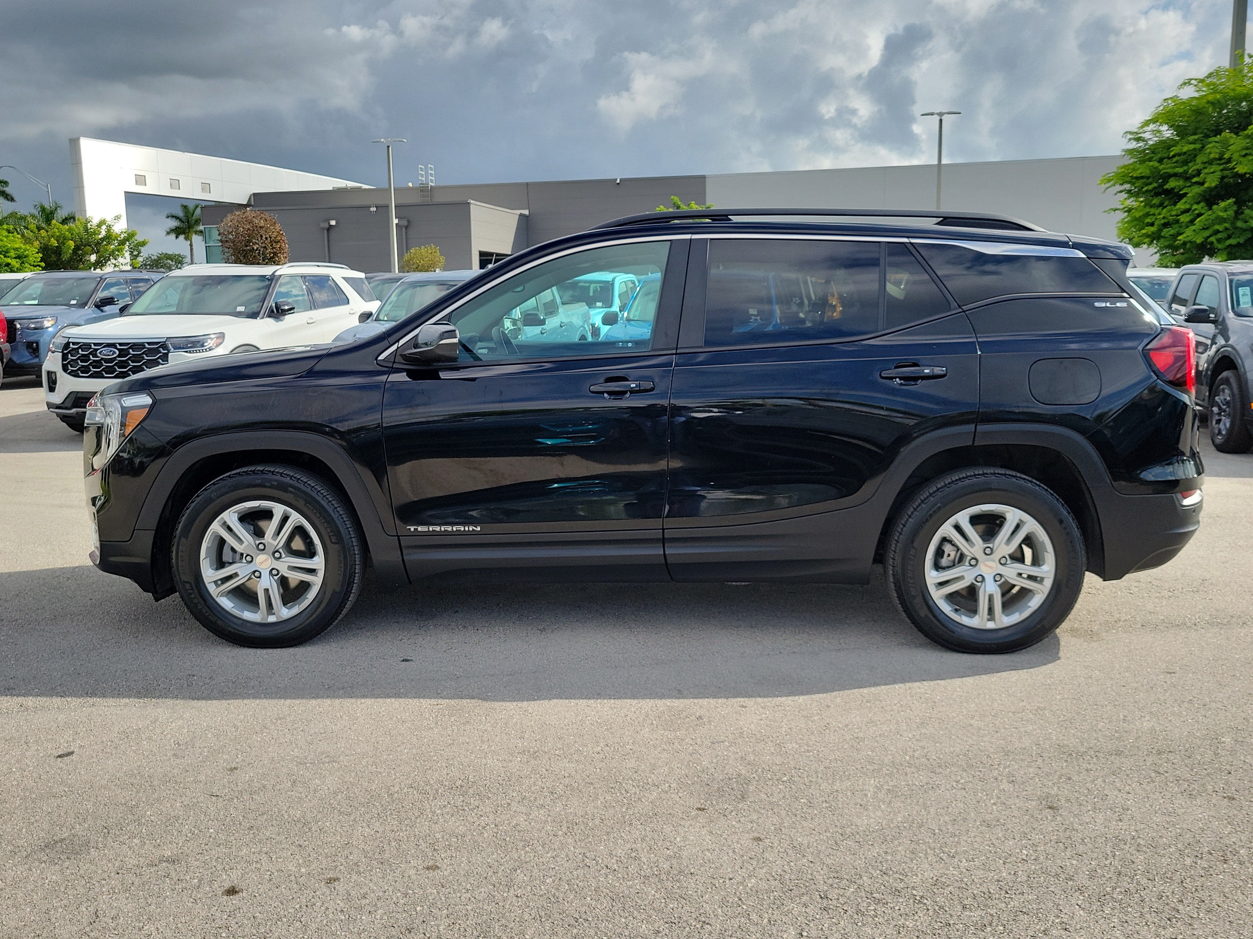 2023 GMC Terrain SLE