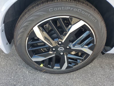 2025 Nissan Versa SR