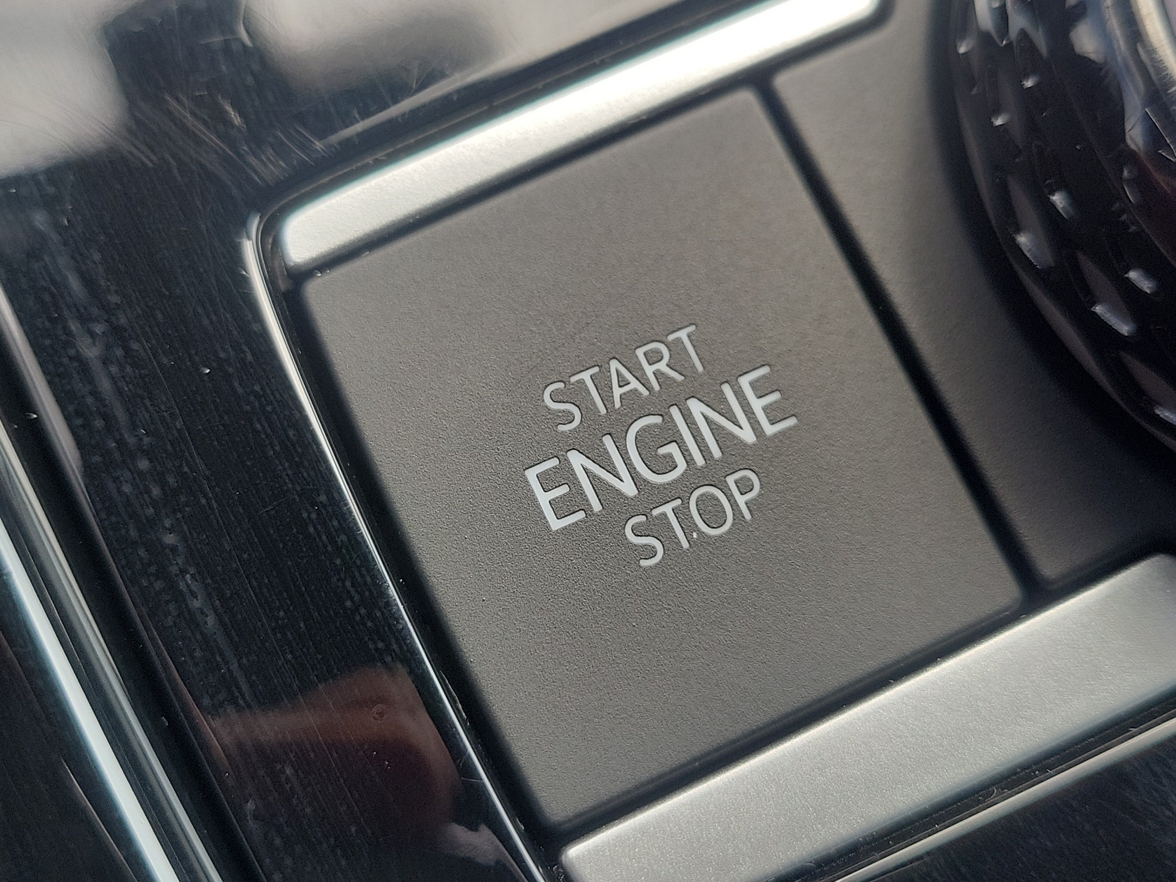 2025 Volkswagen Tiguan SEL R-Line