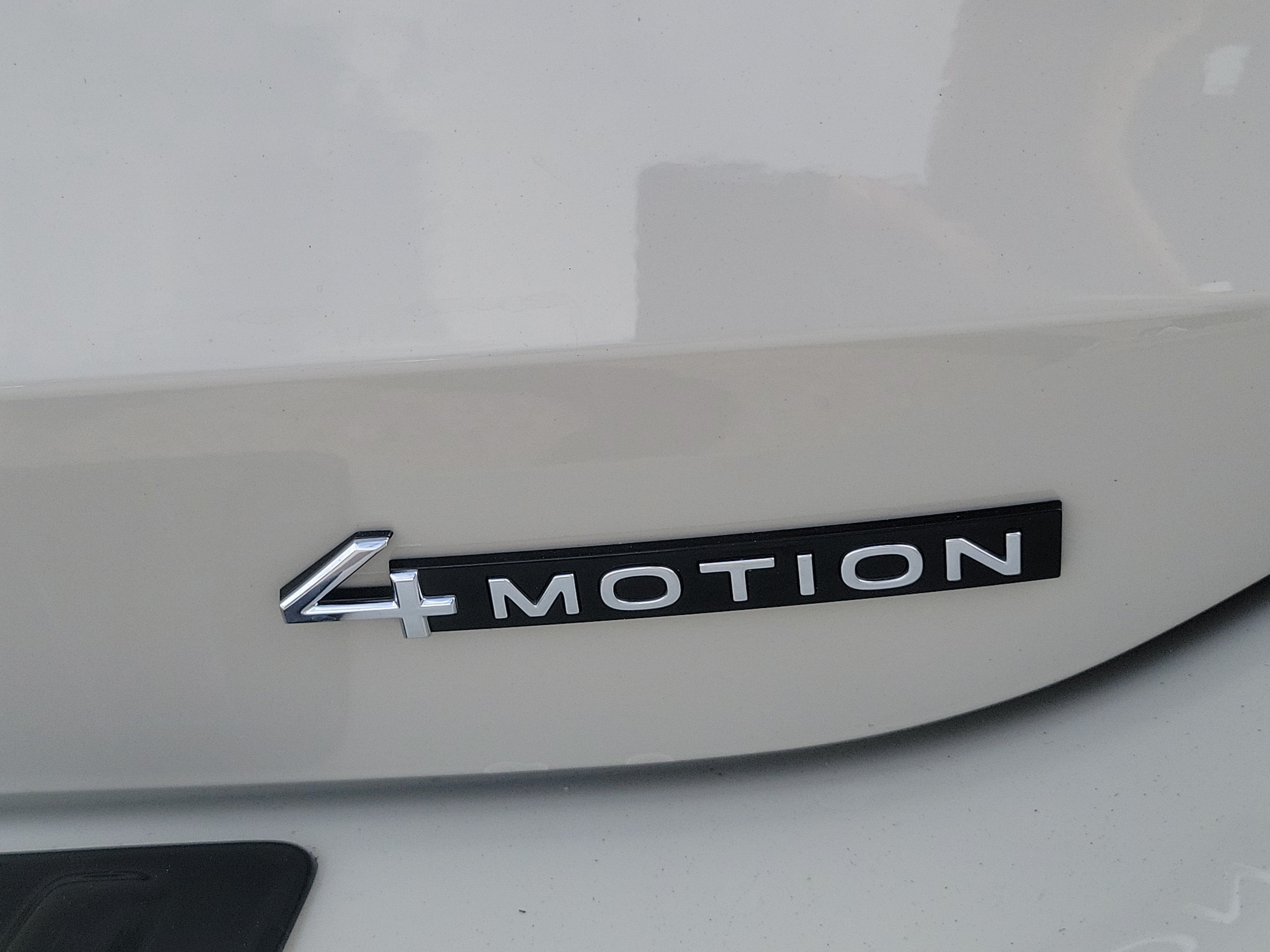 2025 Volkswagen Tiguan SEL R-Line
