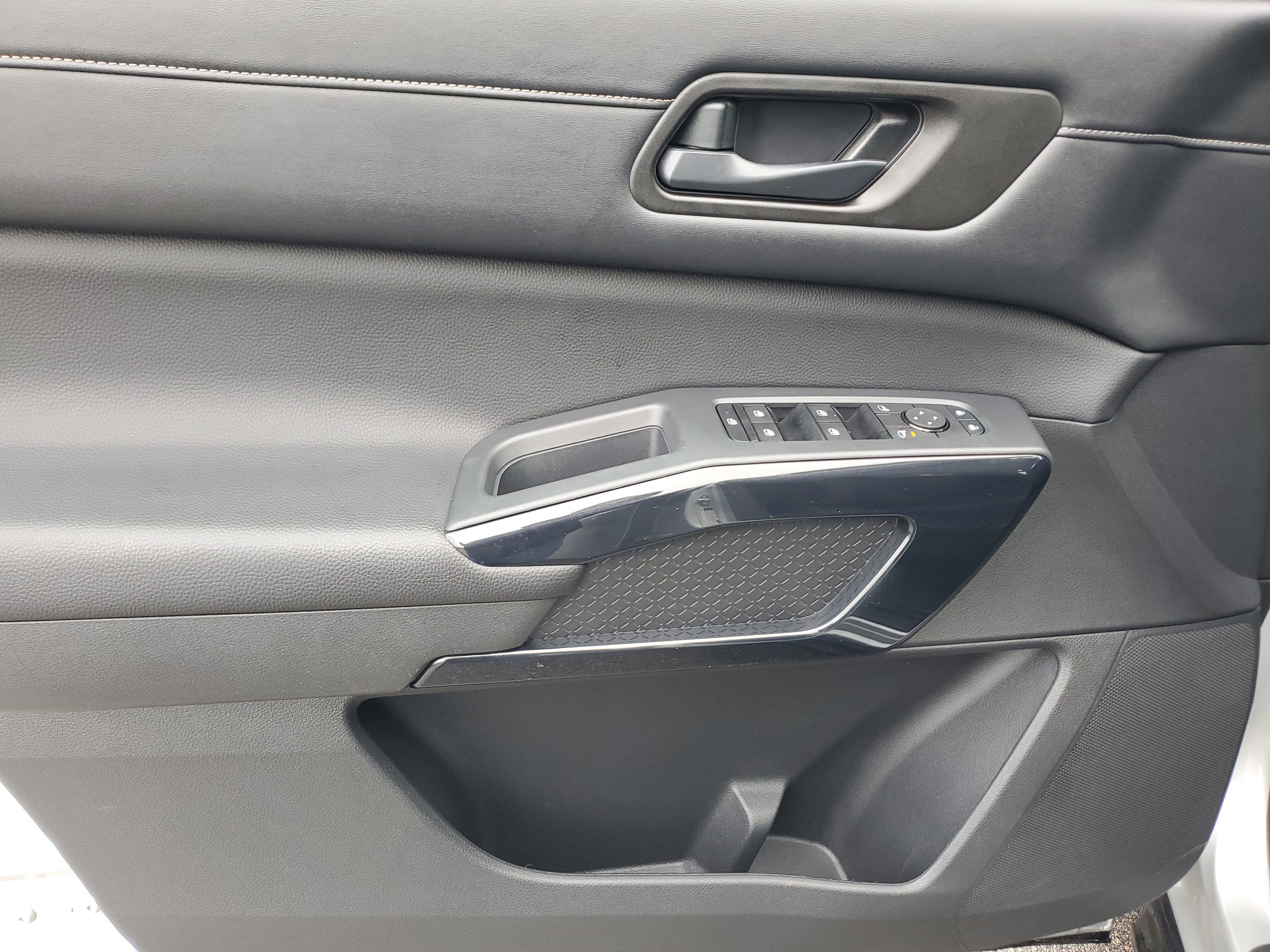 2024 Nissan Pathfinder S