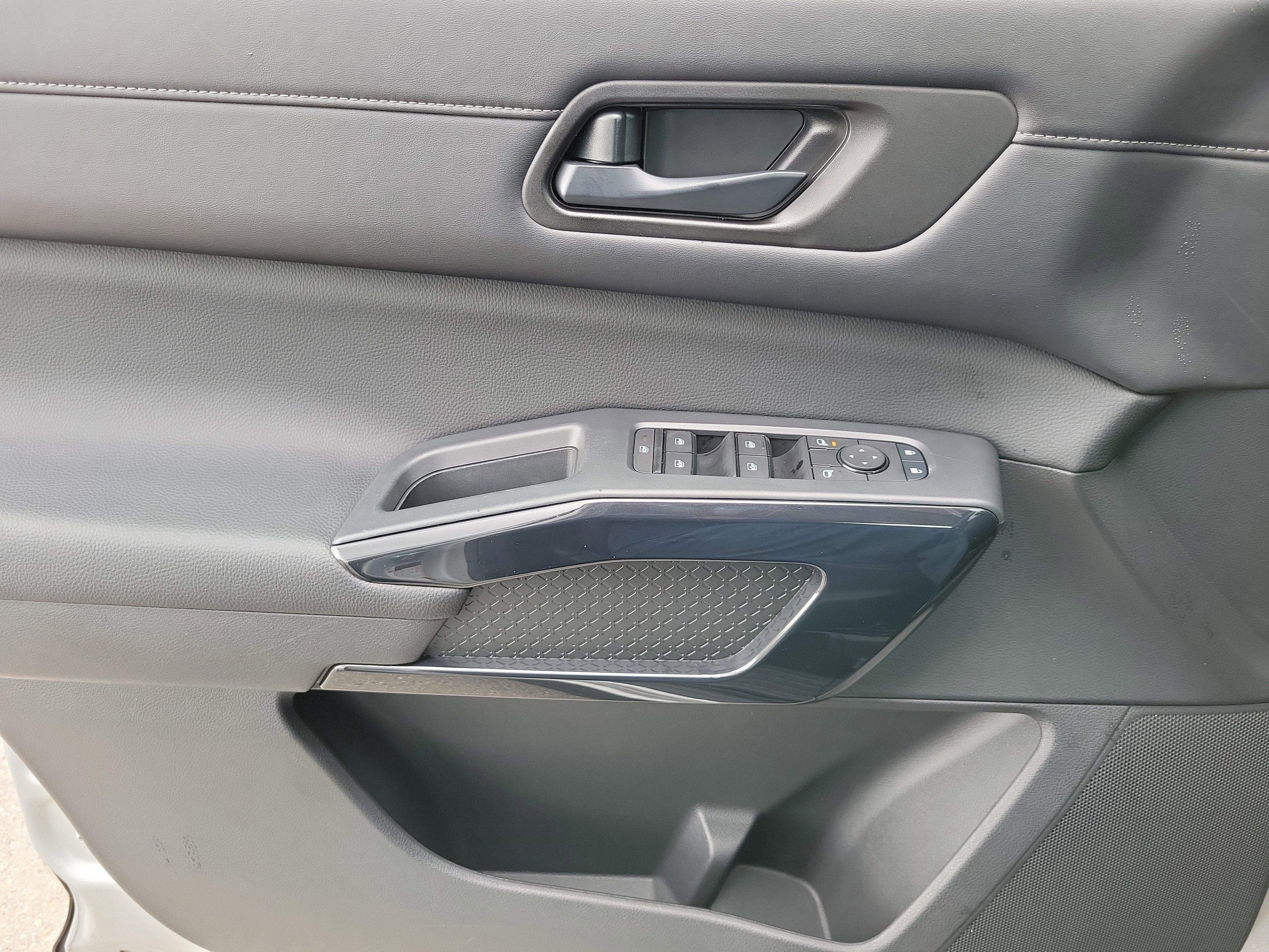 2024 Nissan Pathfinder S