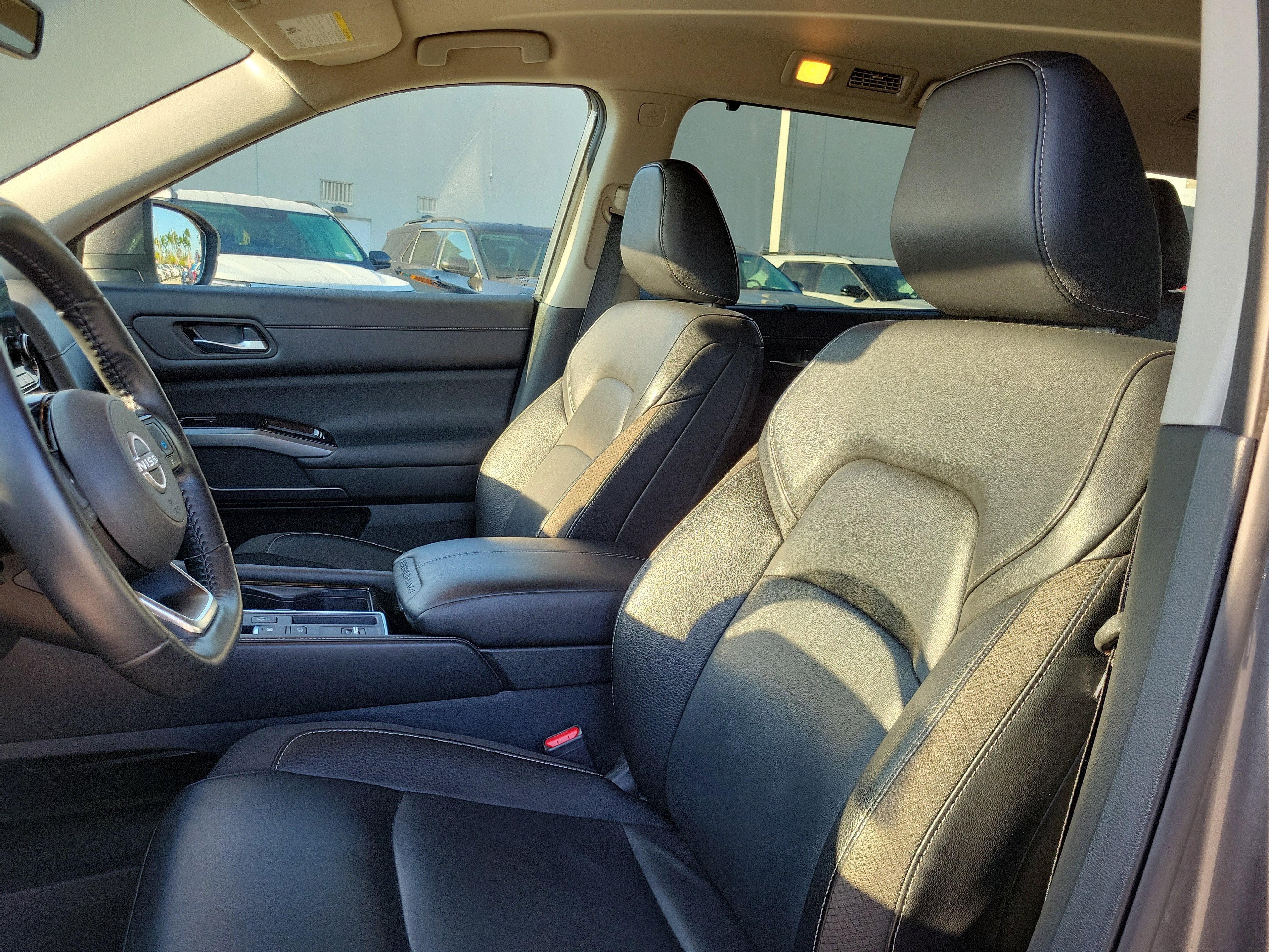 2024 Nissan Pathfinder SL