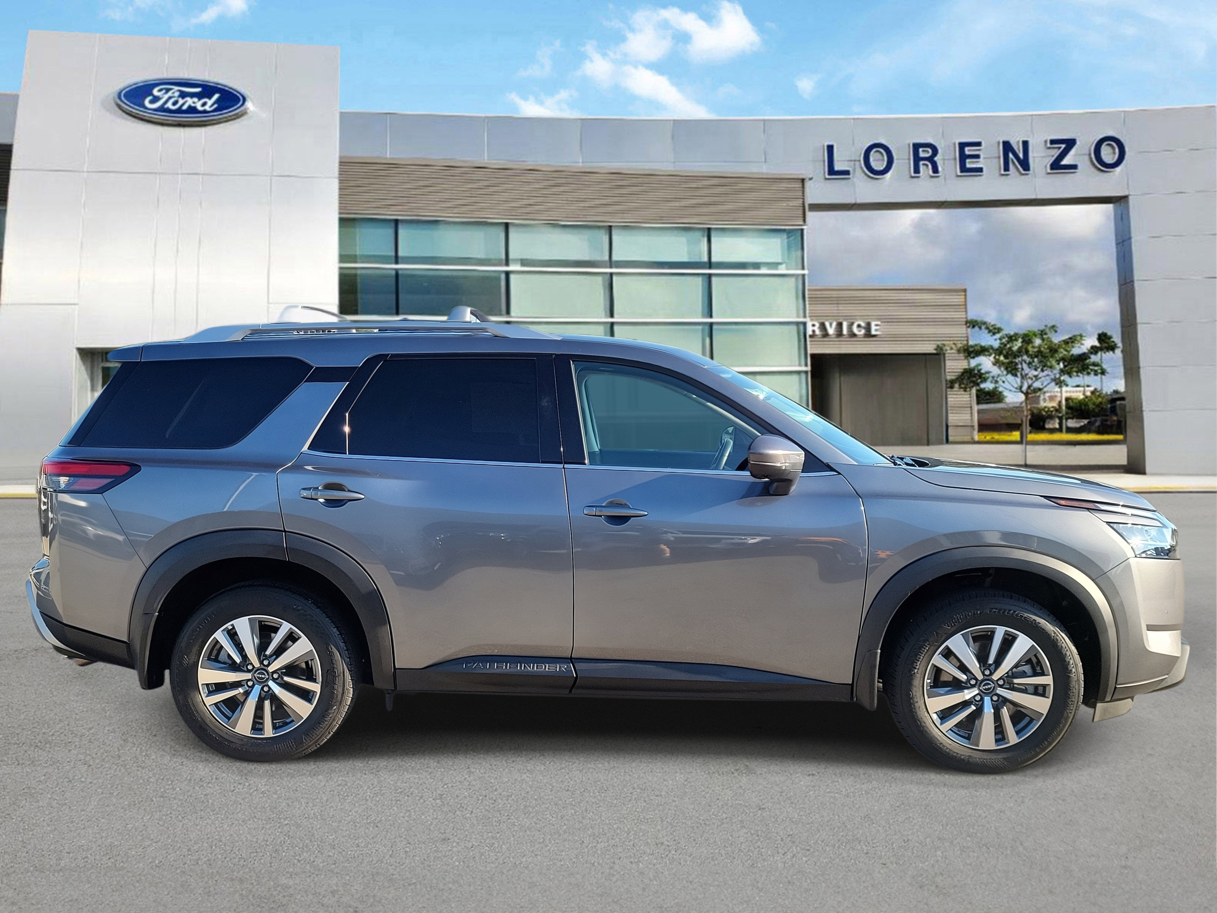2024 Nissan Pathfinder SL
