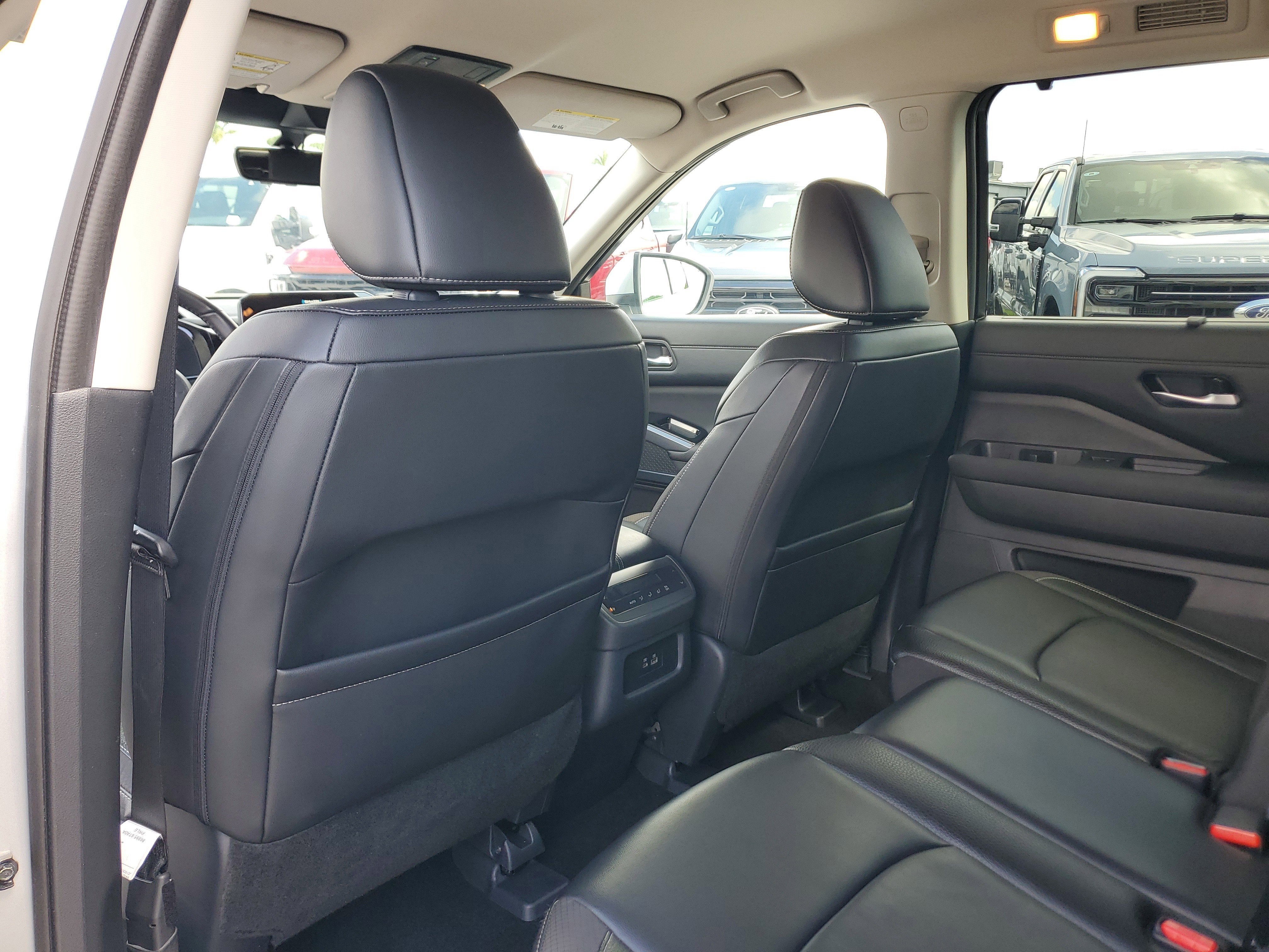 2024 Nissan Pathfinder SL