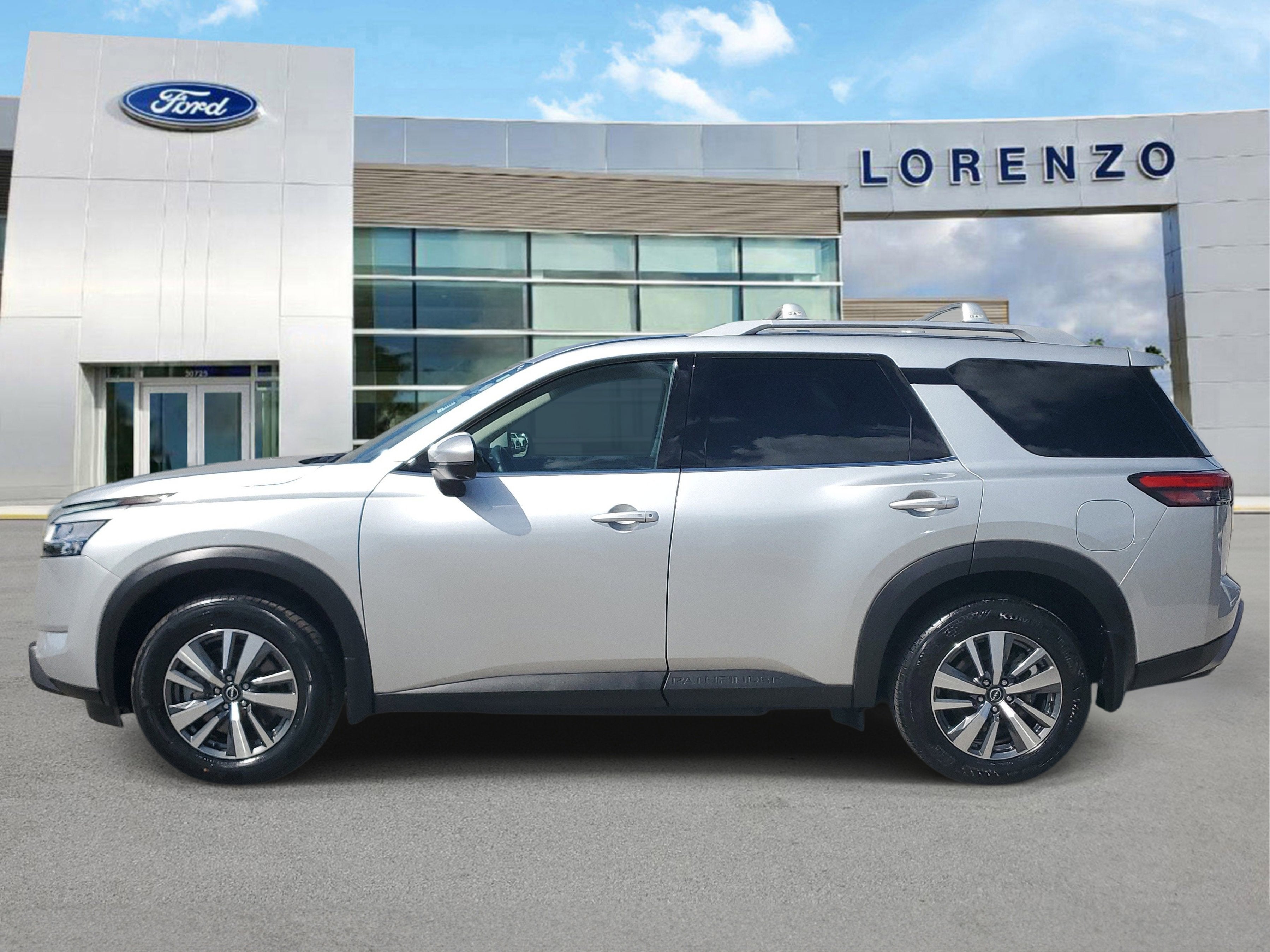 2024 Nissan Pathfinder SL
