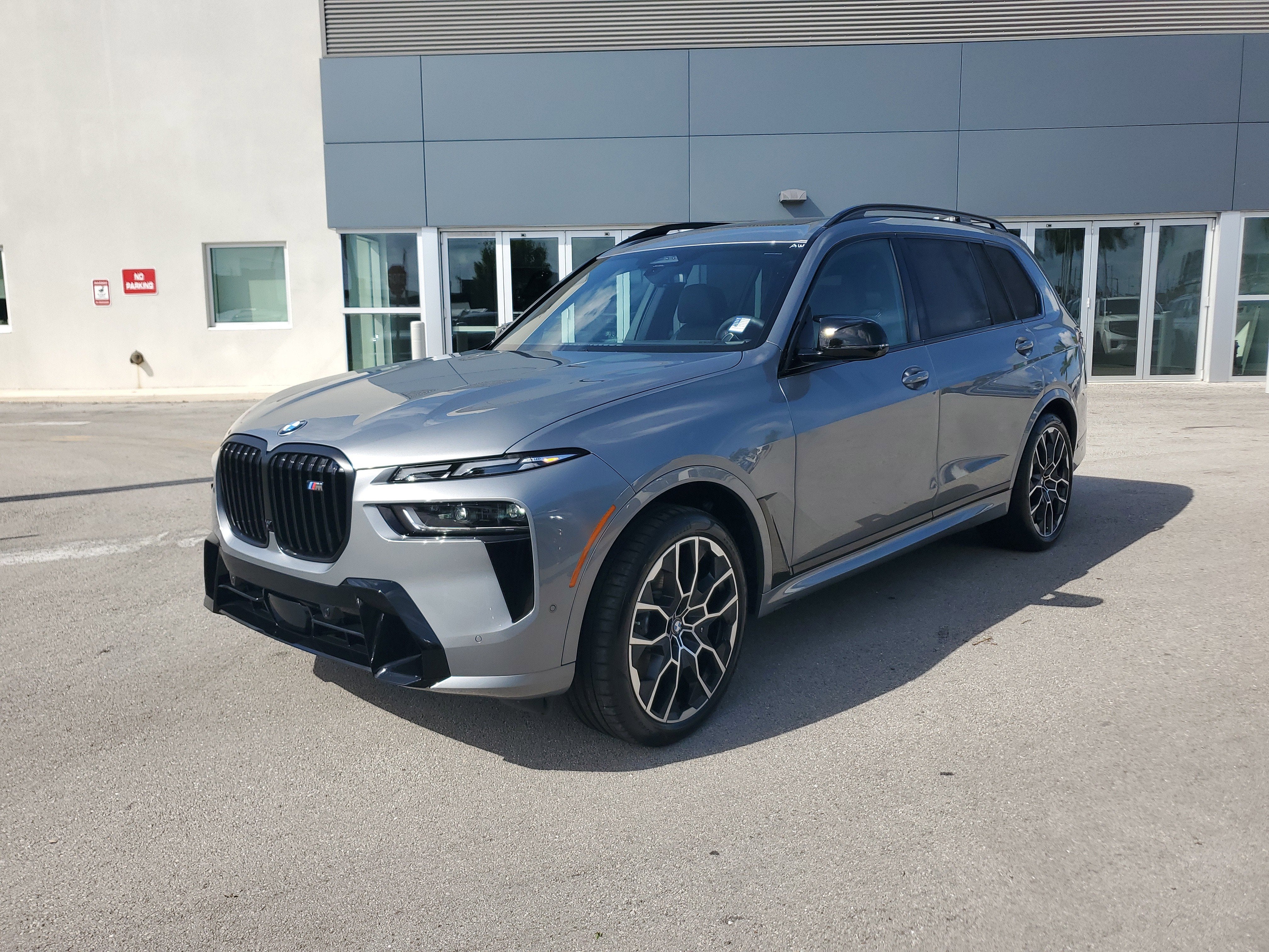 2025 BMW X7 M60i
