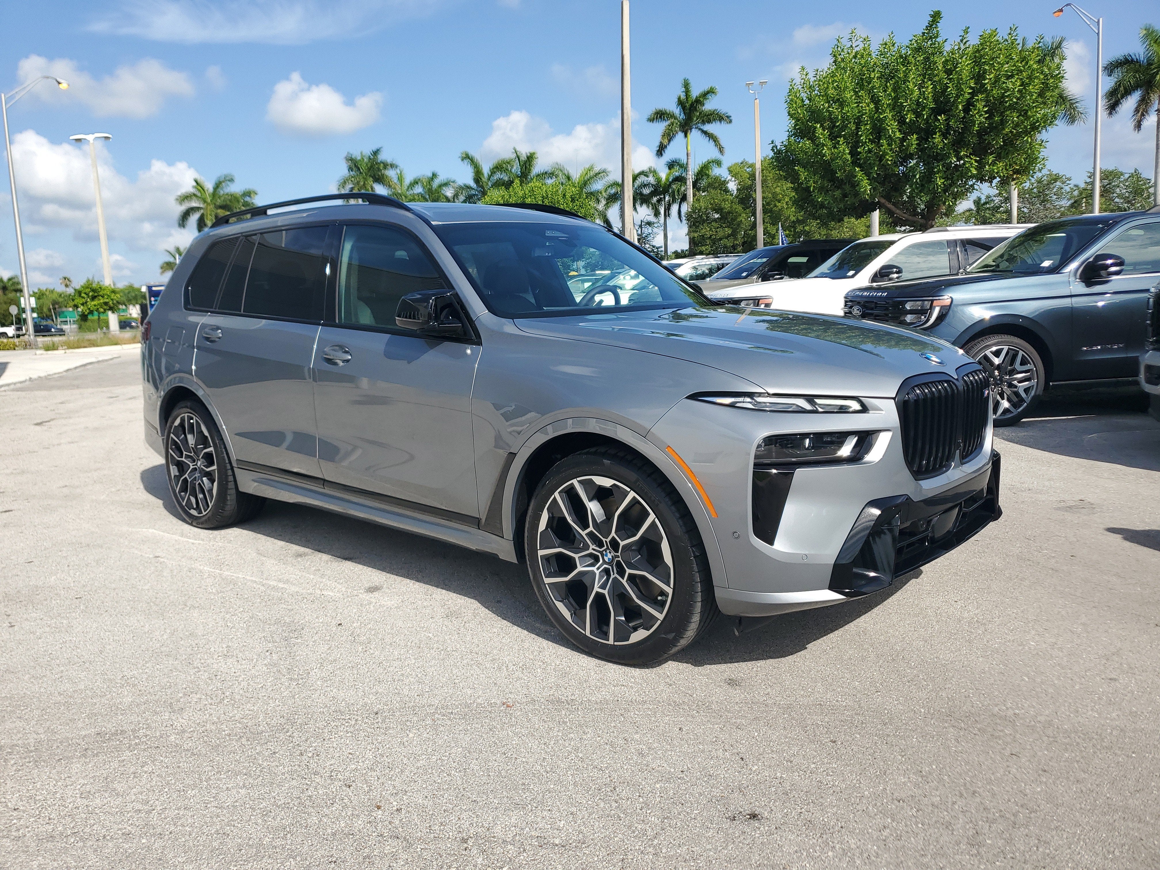 2025 BMW X7 M60i