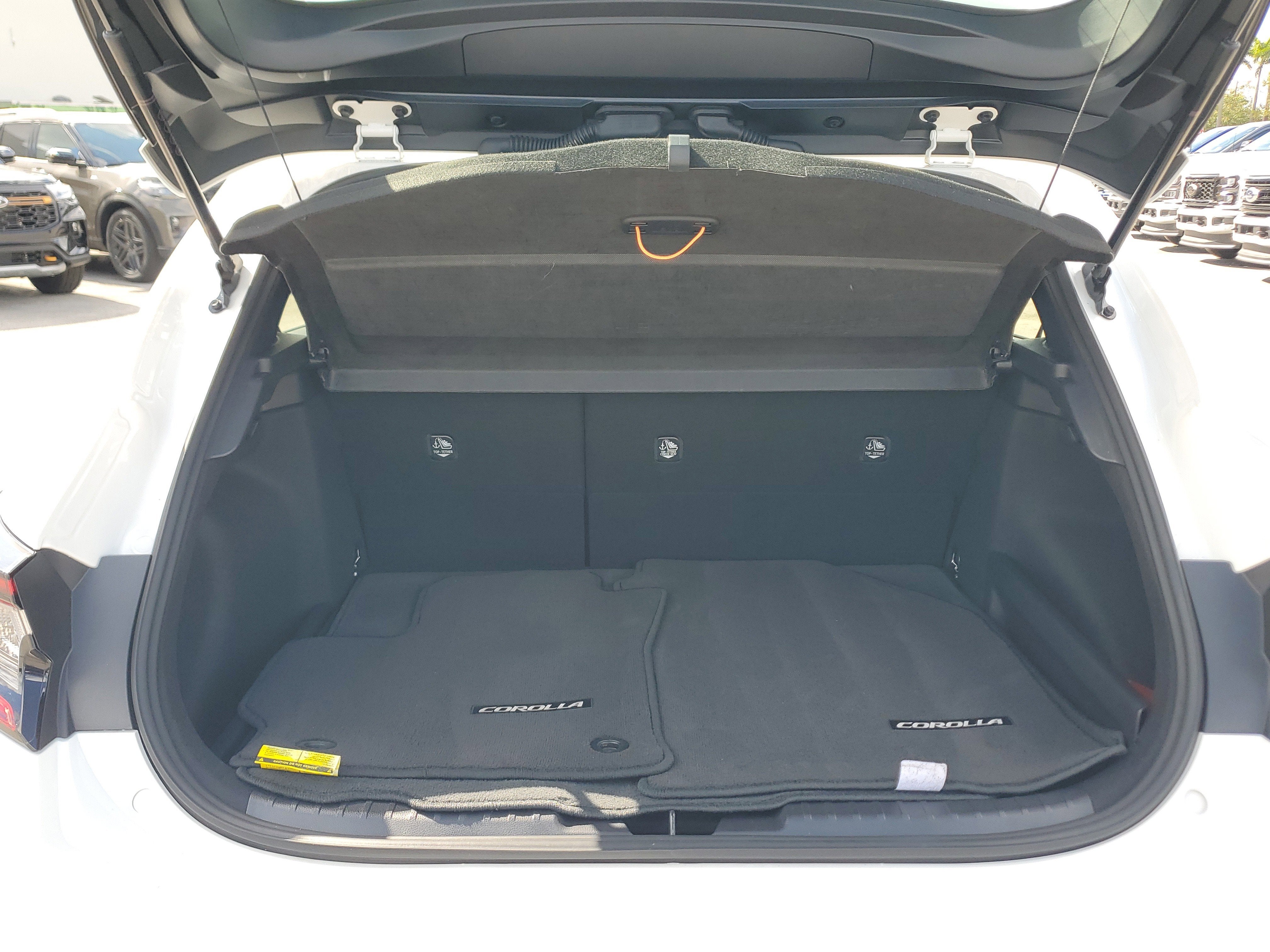 2025 Toyota Corolla Hatchback SE