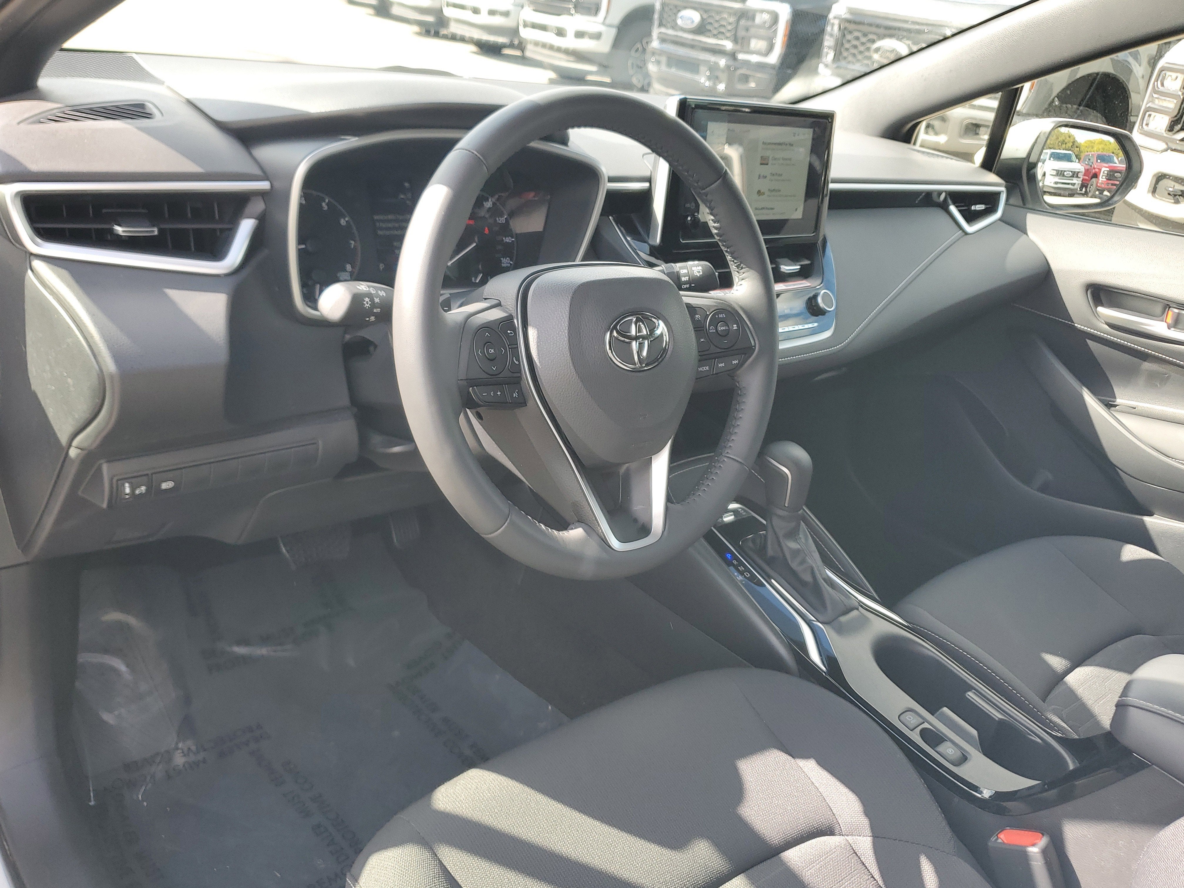 2025 Toyota Corolla Hatchback SE