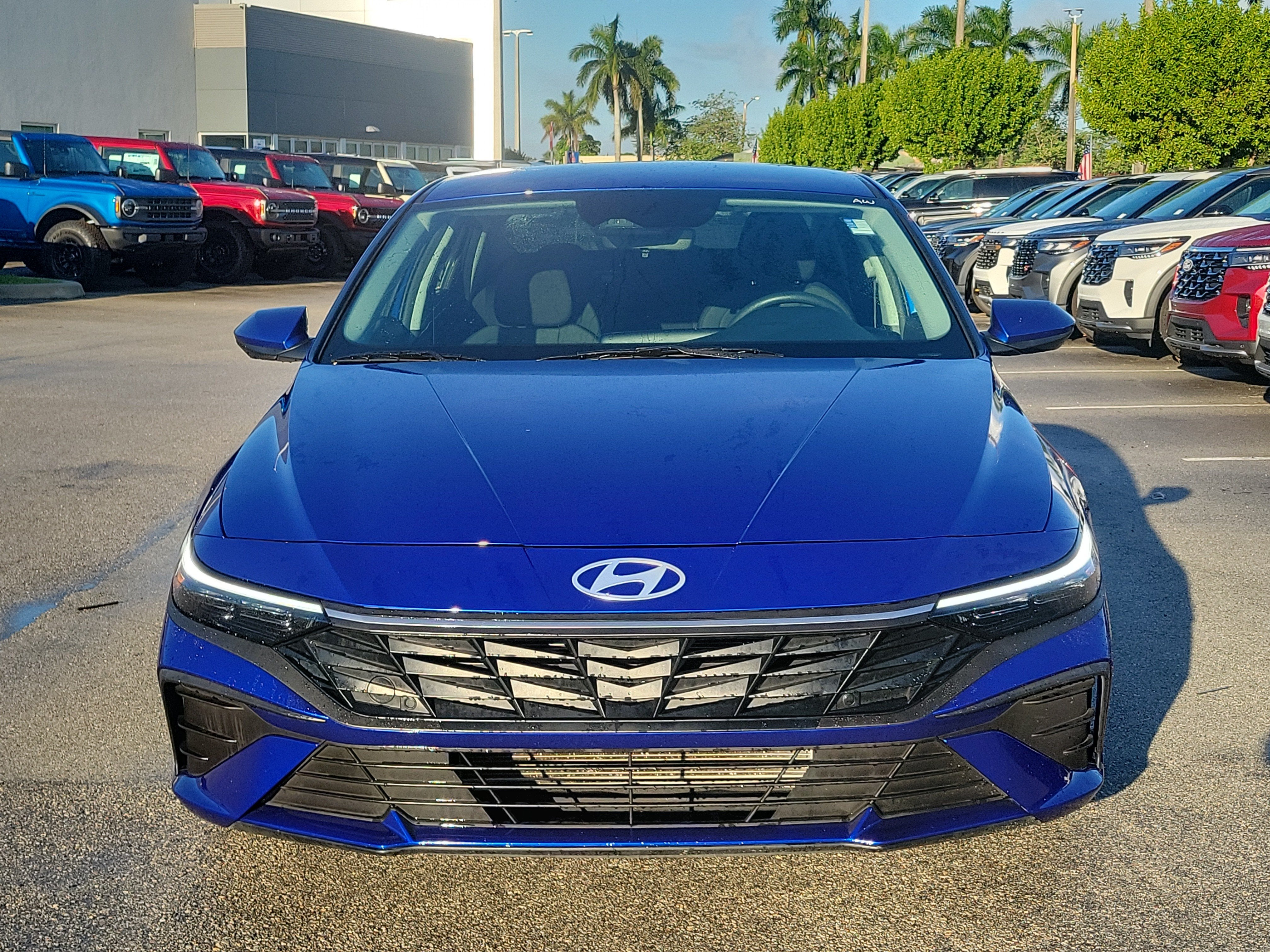 2025 Hyundai Elantra SE