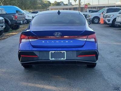 2025 Hyundai Elantra SE